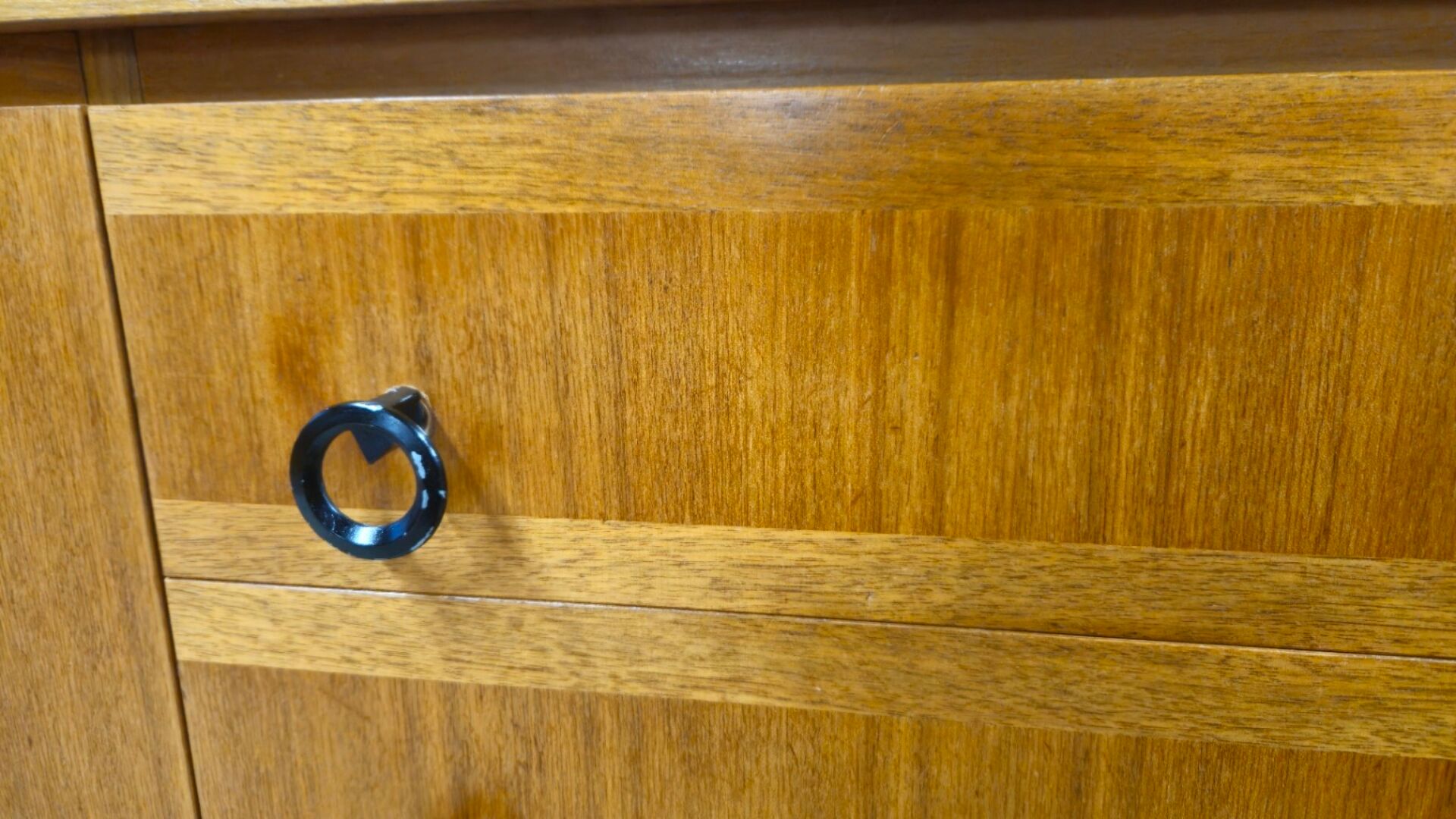 Vintage teak sideboard – 1961 – 2 doors & 4 drawers