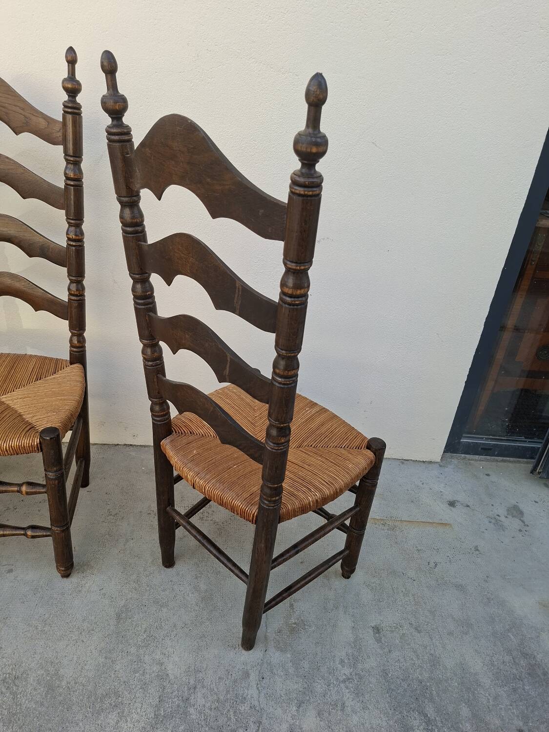 Set of 6 high-backed straw-seated chairs in solid oak from the early 1900s.