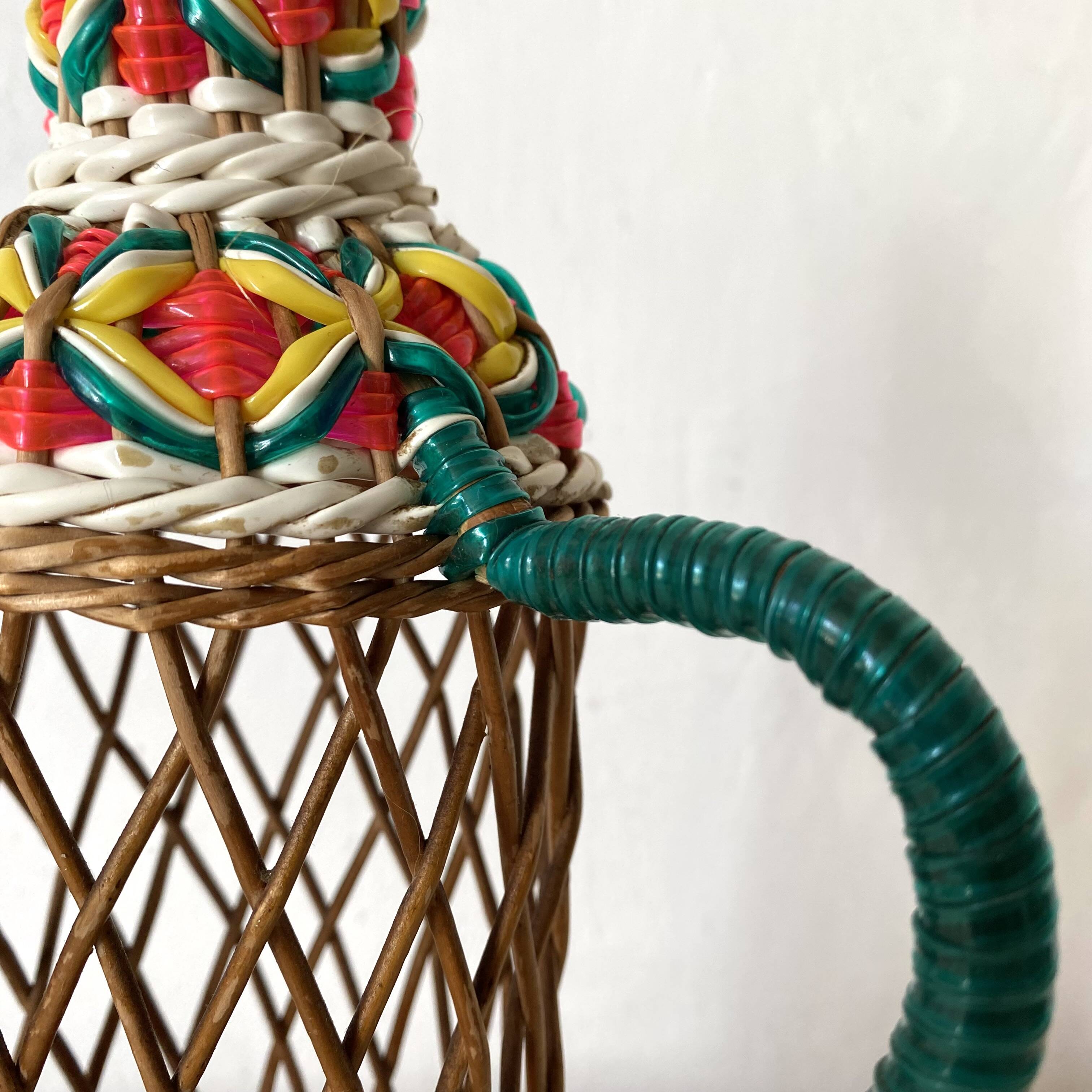 Carafe vintage en osier et scoubidou