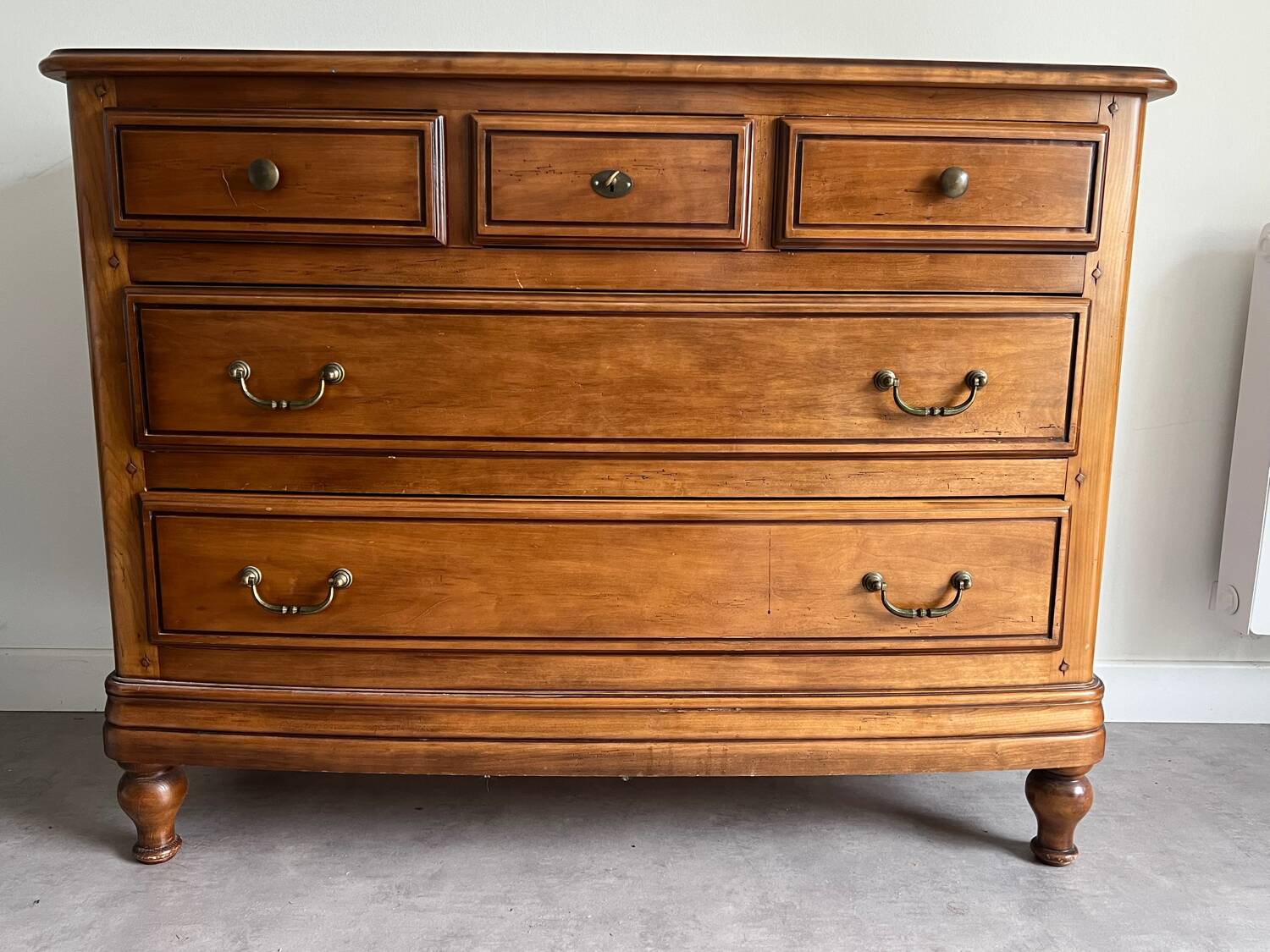 Magnificent varnished chest of drawers