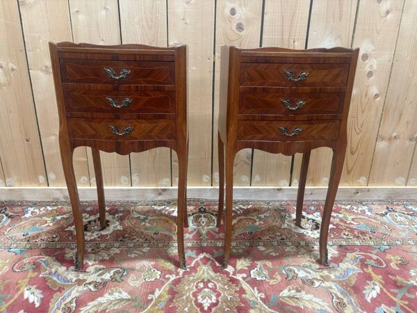 Paire de Tables de Chevet Louis XV Marqueterie Bois de Rose Bronze