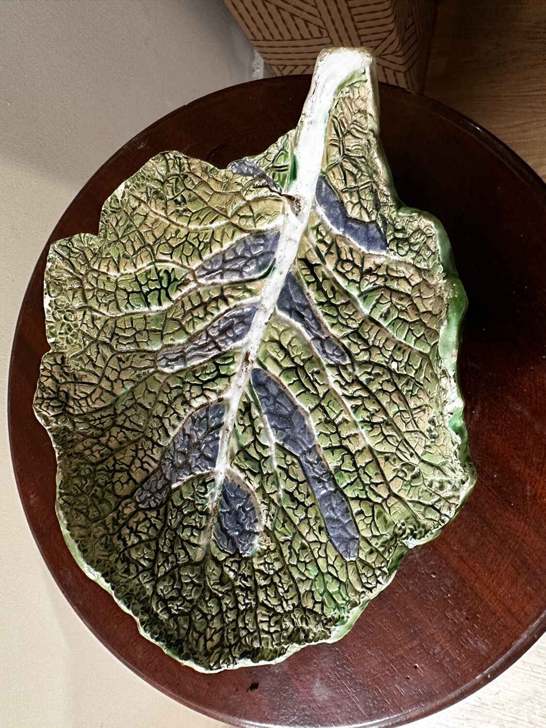 Vintage ceramic leaf-shaped vide poche, signed.