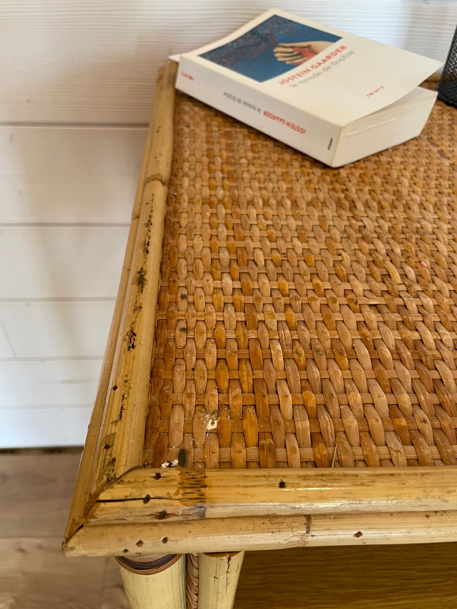 Vintage rattan and woven wicker desk with 4 drawers – Centrepiece – Style