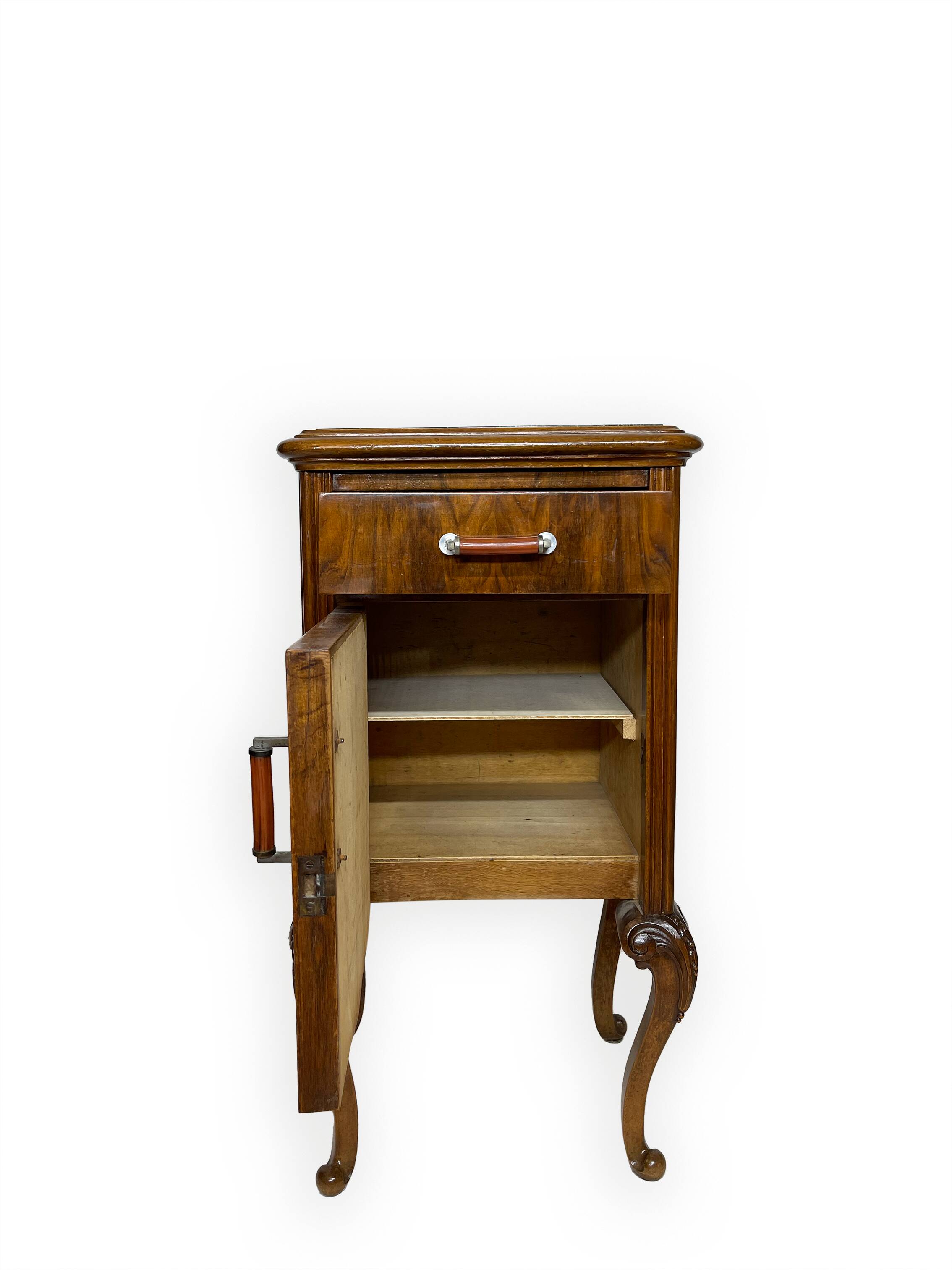 Tables de chevet italiennes en noyer, années 1930/1940