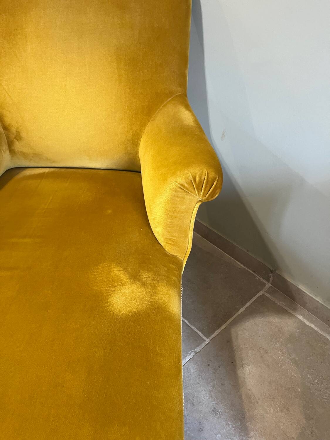 Golden velvet daybed