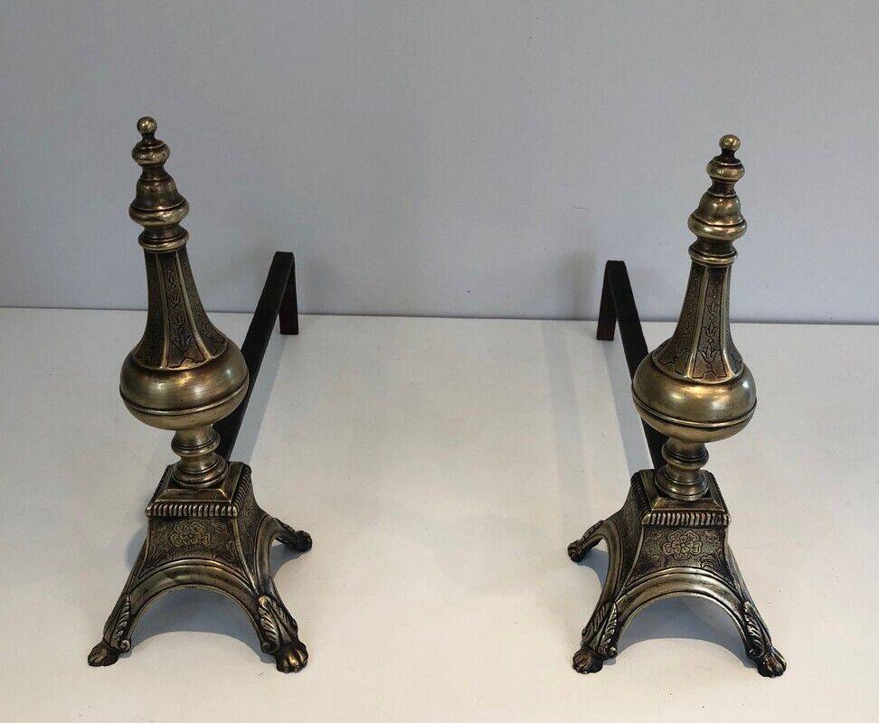 Paire de chenets en bronze ciselé et fer forgé de style Louis XVI