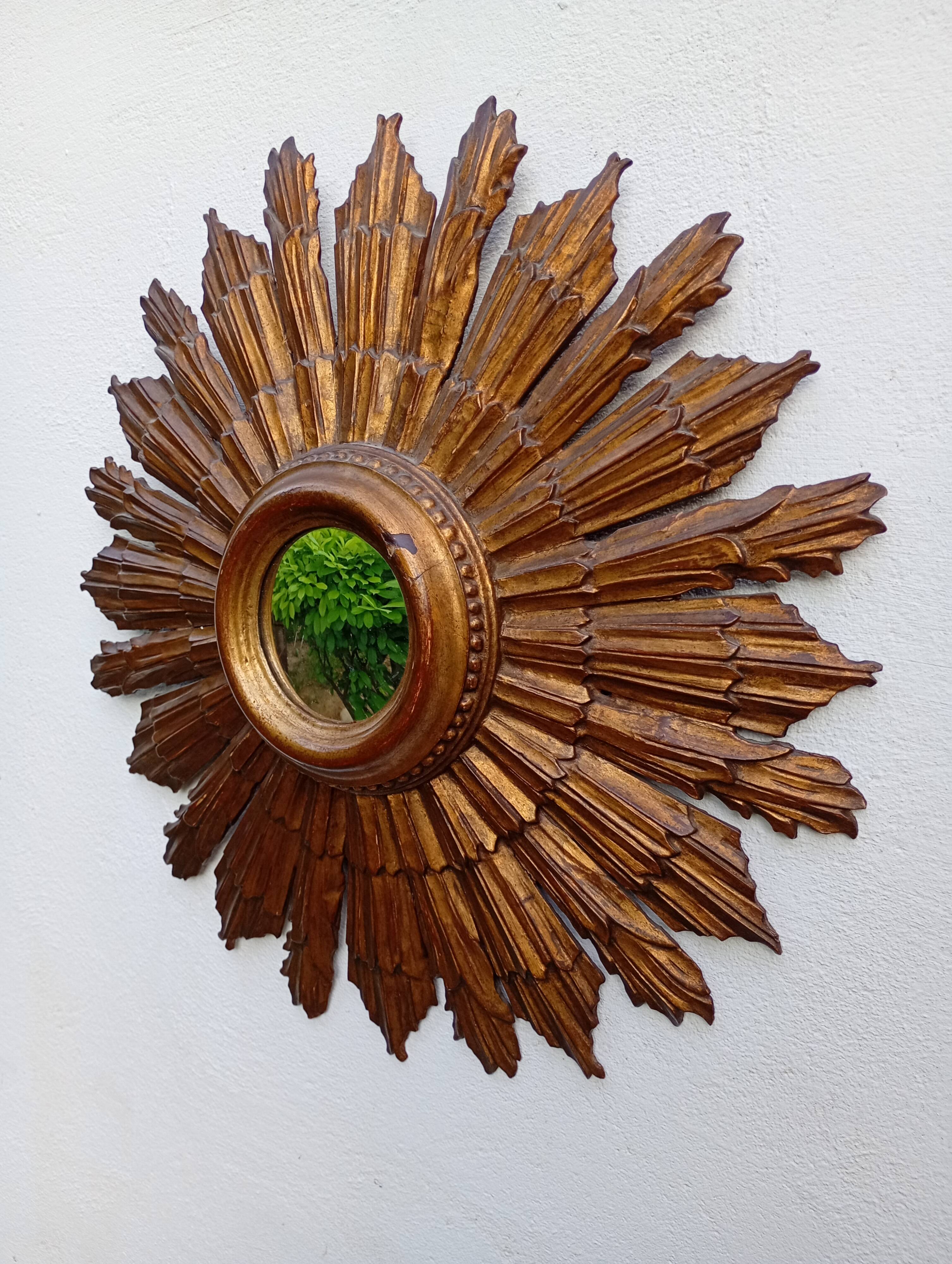 Grand miroir soleil des Pays-Bas en bois sculpté doré – années 60 m
