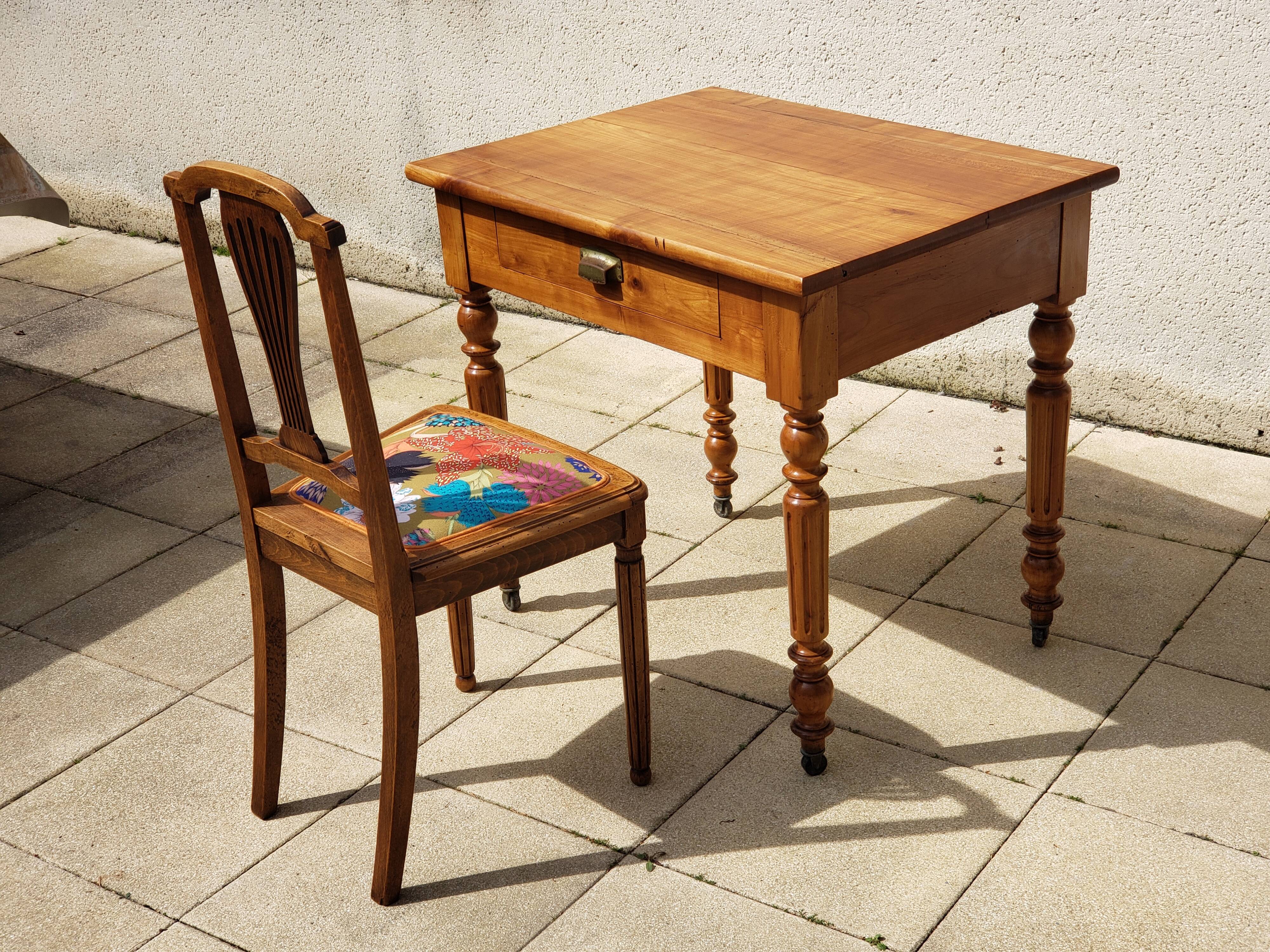 Side table or small desk with chair