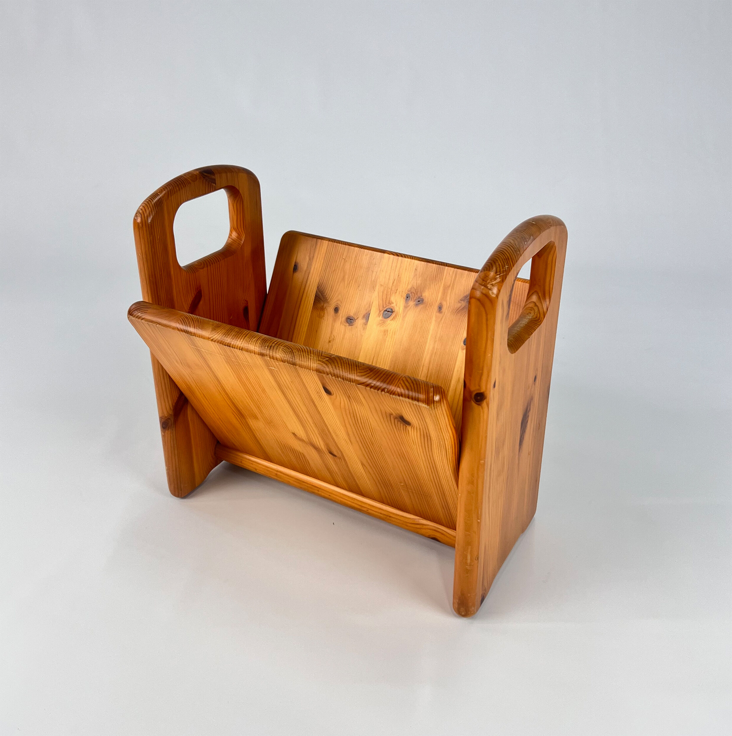 Mid century pinewood magazine holder, 1970