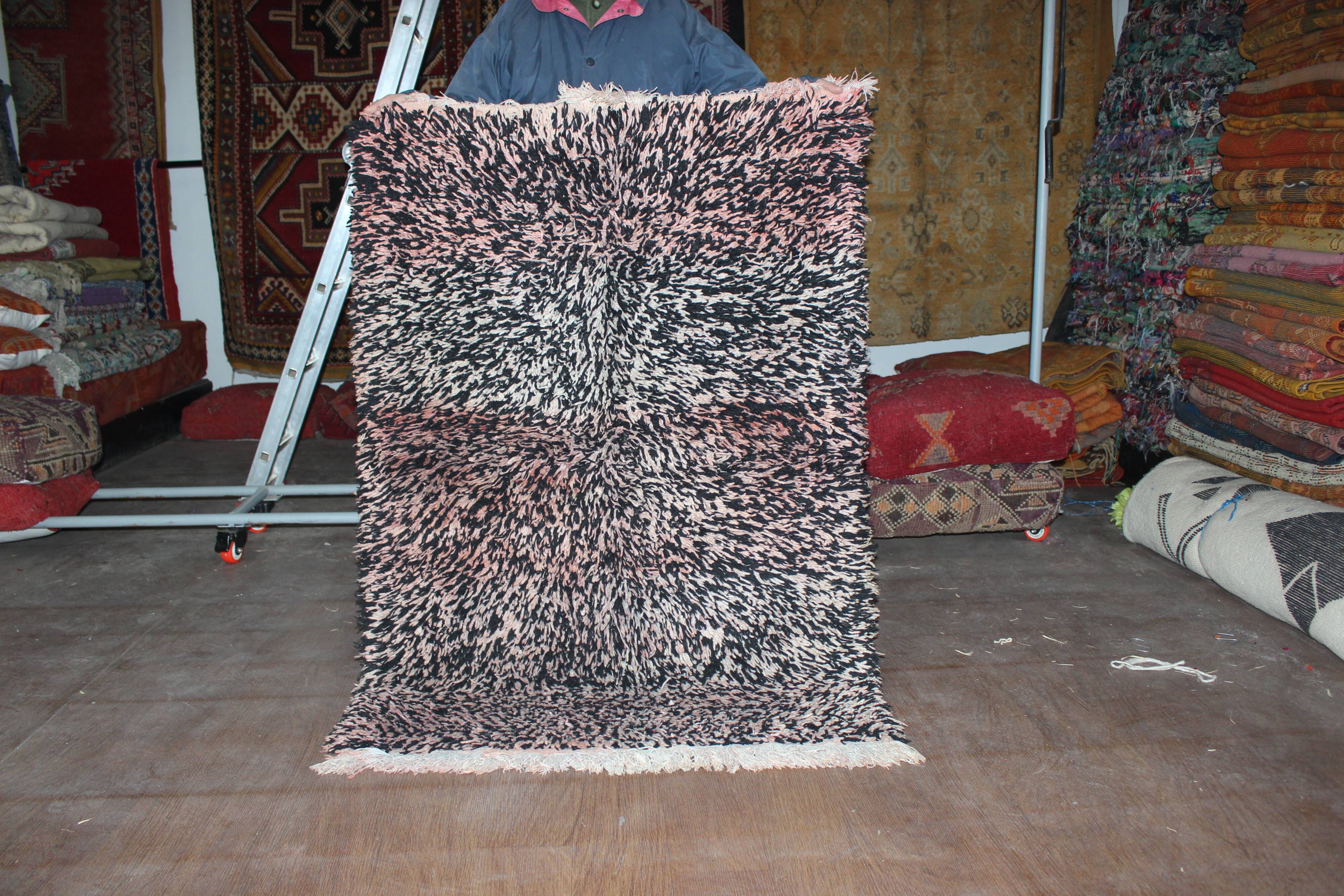 THE contemporary carpet 103x140cm