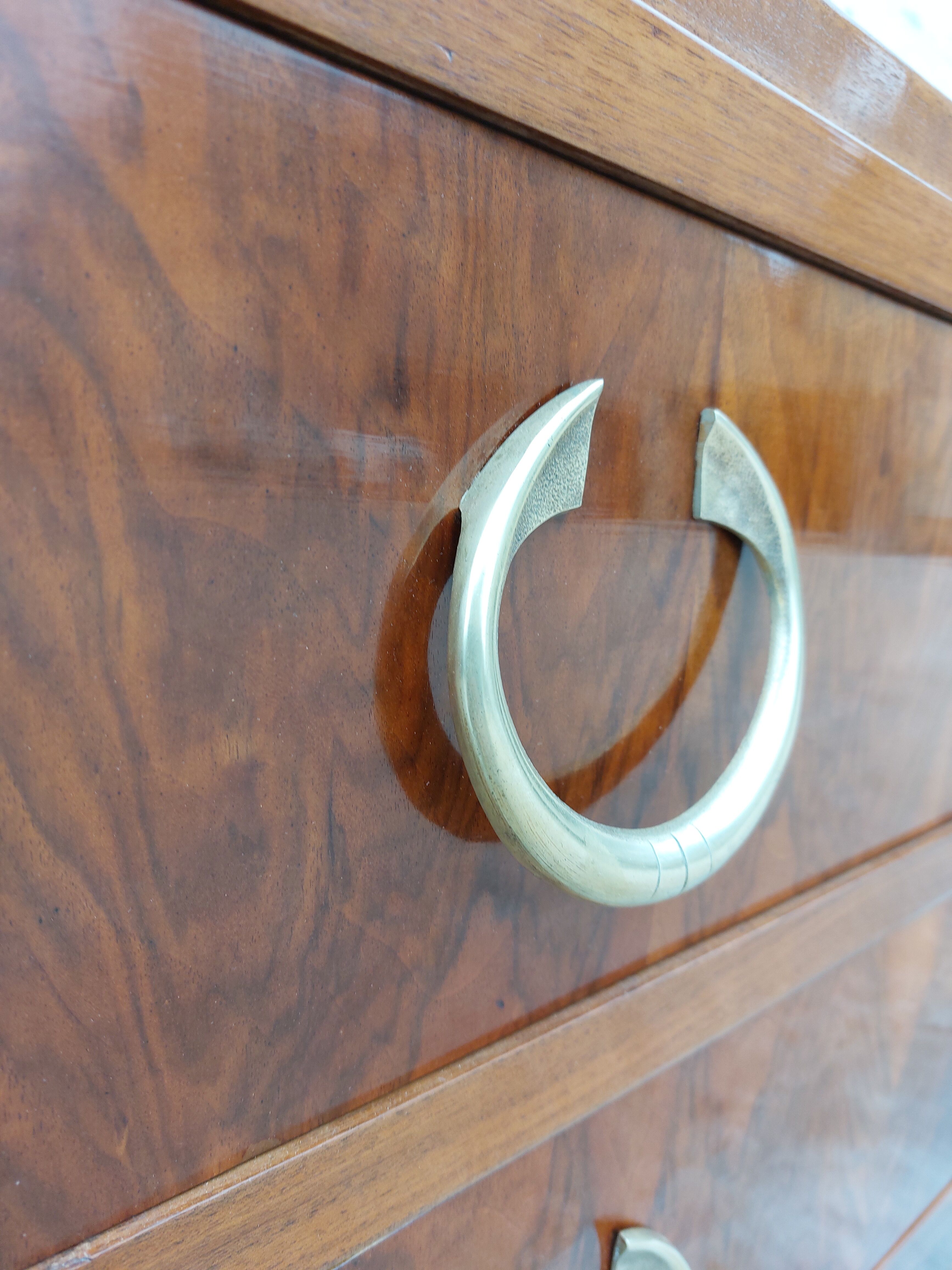 Art Deco period chest of drawers in walnut 1930