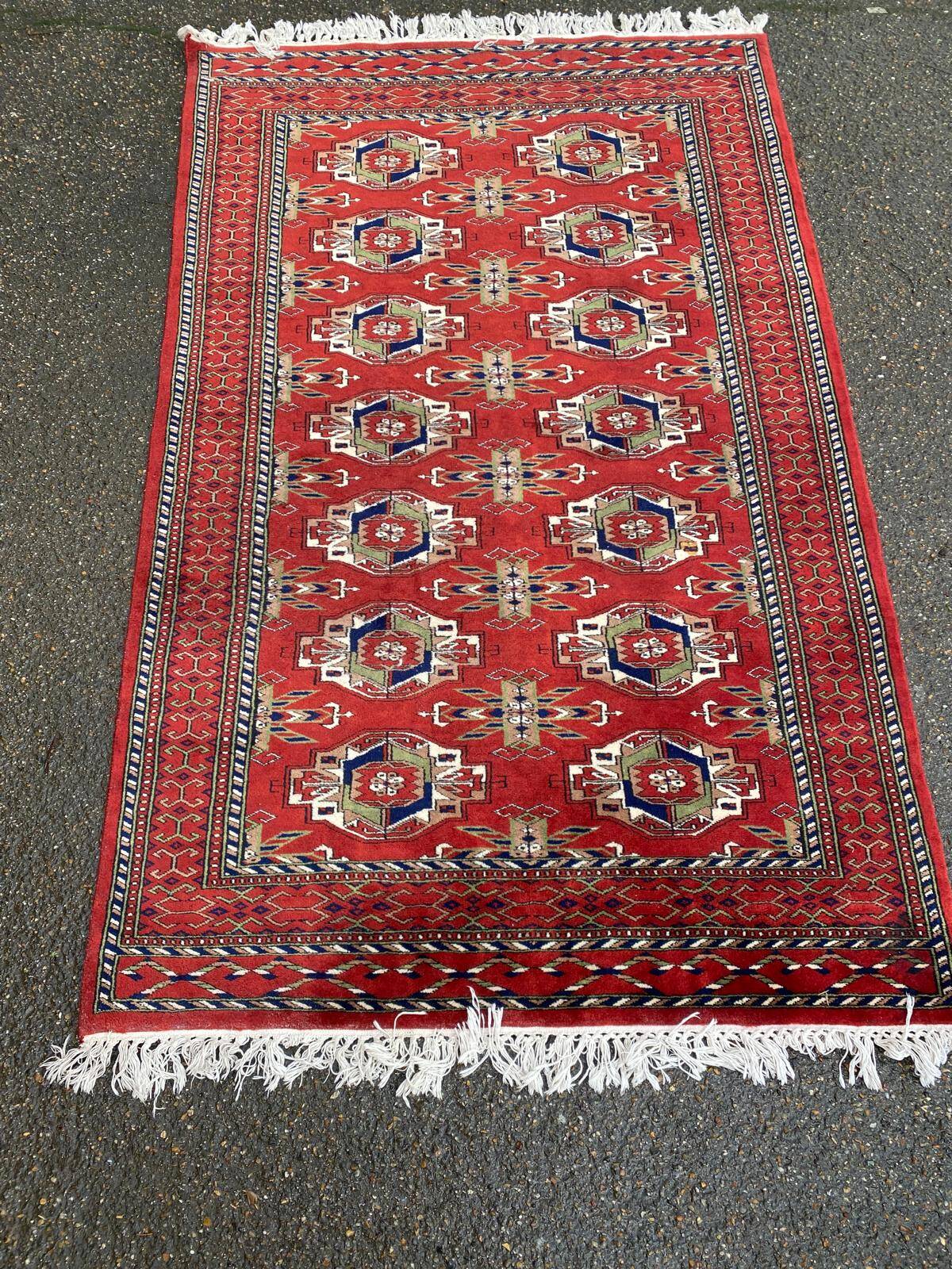 Handwoven Pakistani Persian rug in burgundy wool 120x190.