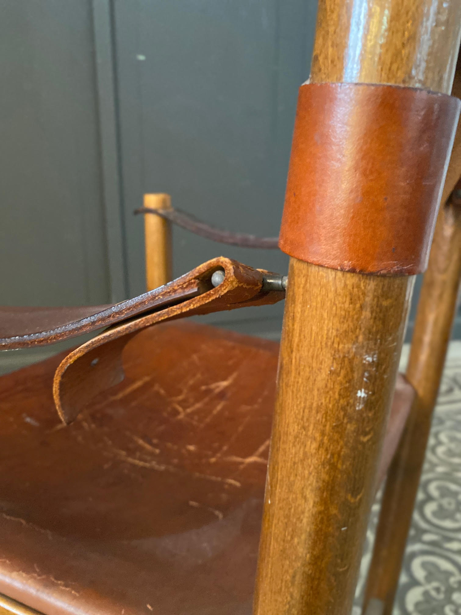 "Ibisco" armchair, wooden and leather Italy 1960
