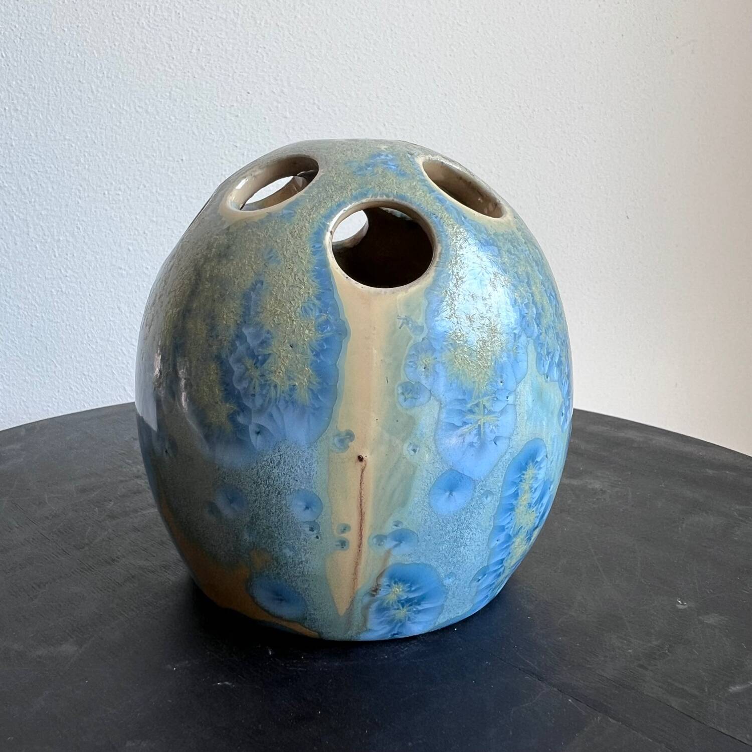 Vintage flower pick – Gradient blue – 1956 – Shell shape