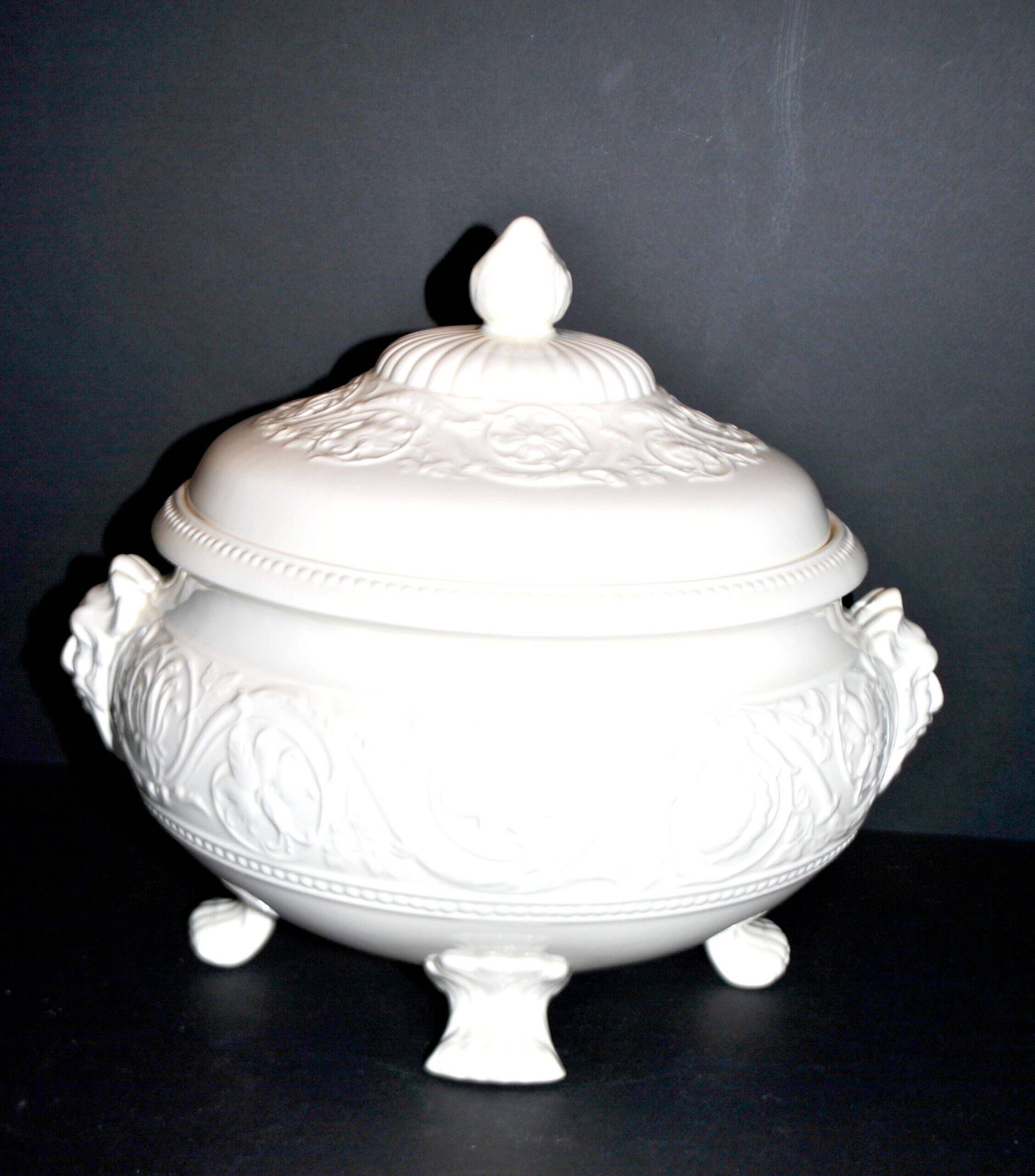 Rare Wedgwood "Patrician" molded opaque earthenware tureen, garland mascaron, England