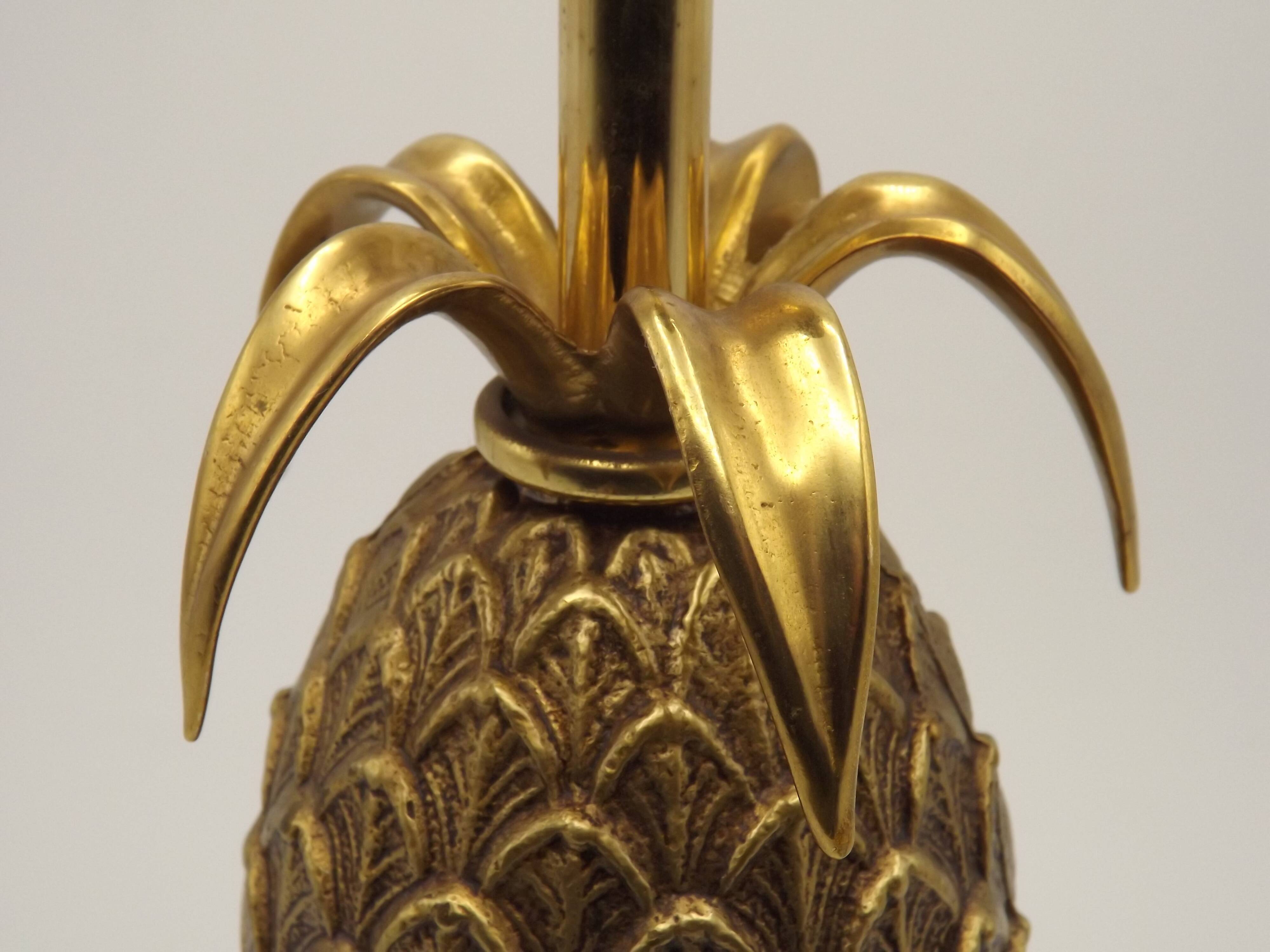 Vintage French floor lamp from the 1970s in brass and metal, Maison Jansen style.