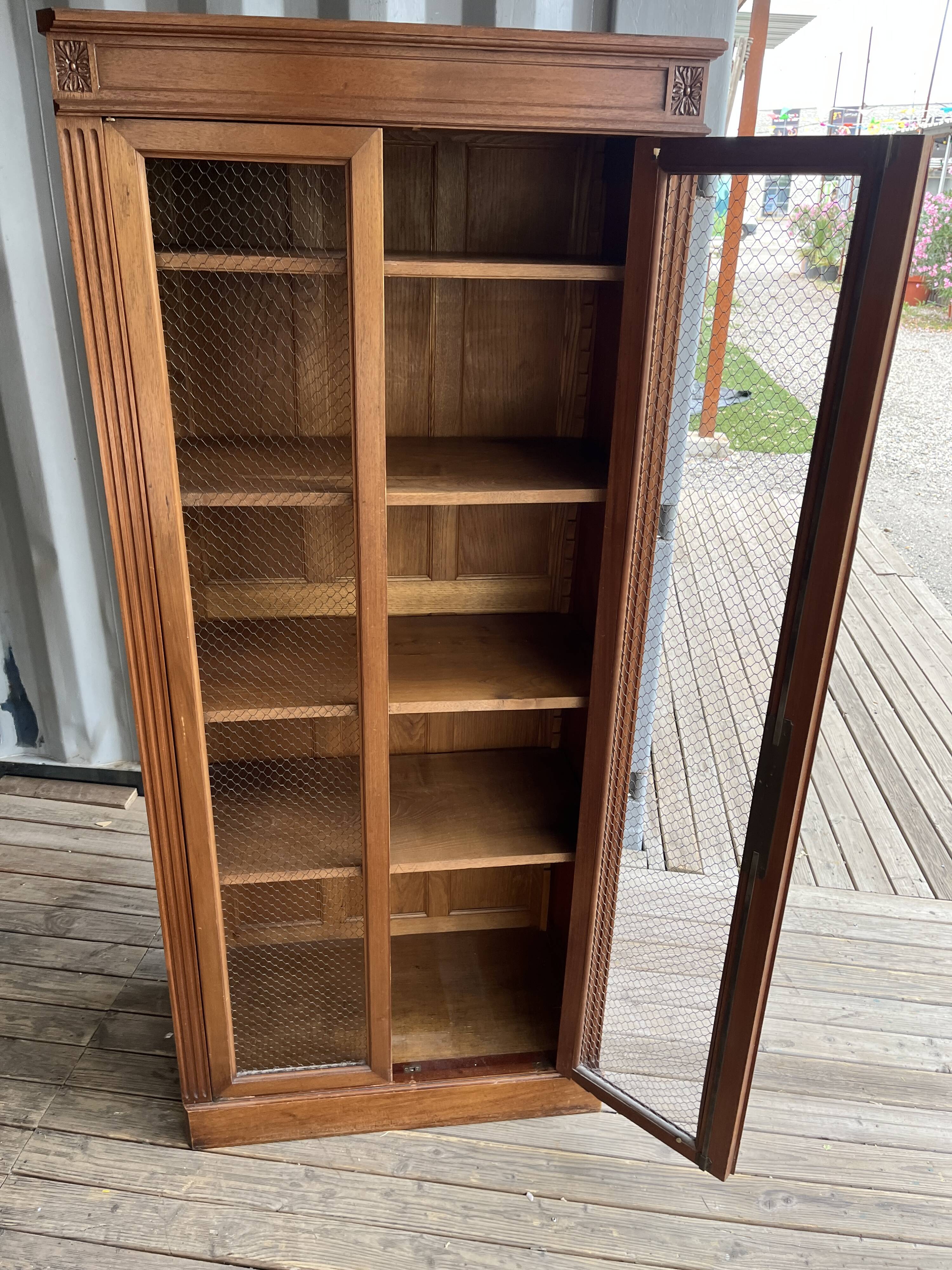 Armoire bibliothèque grllagee