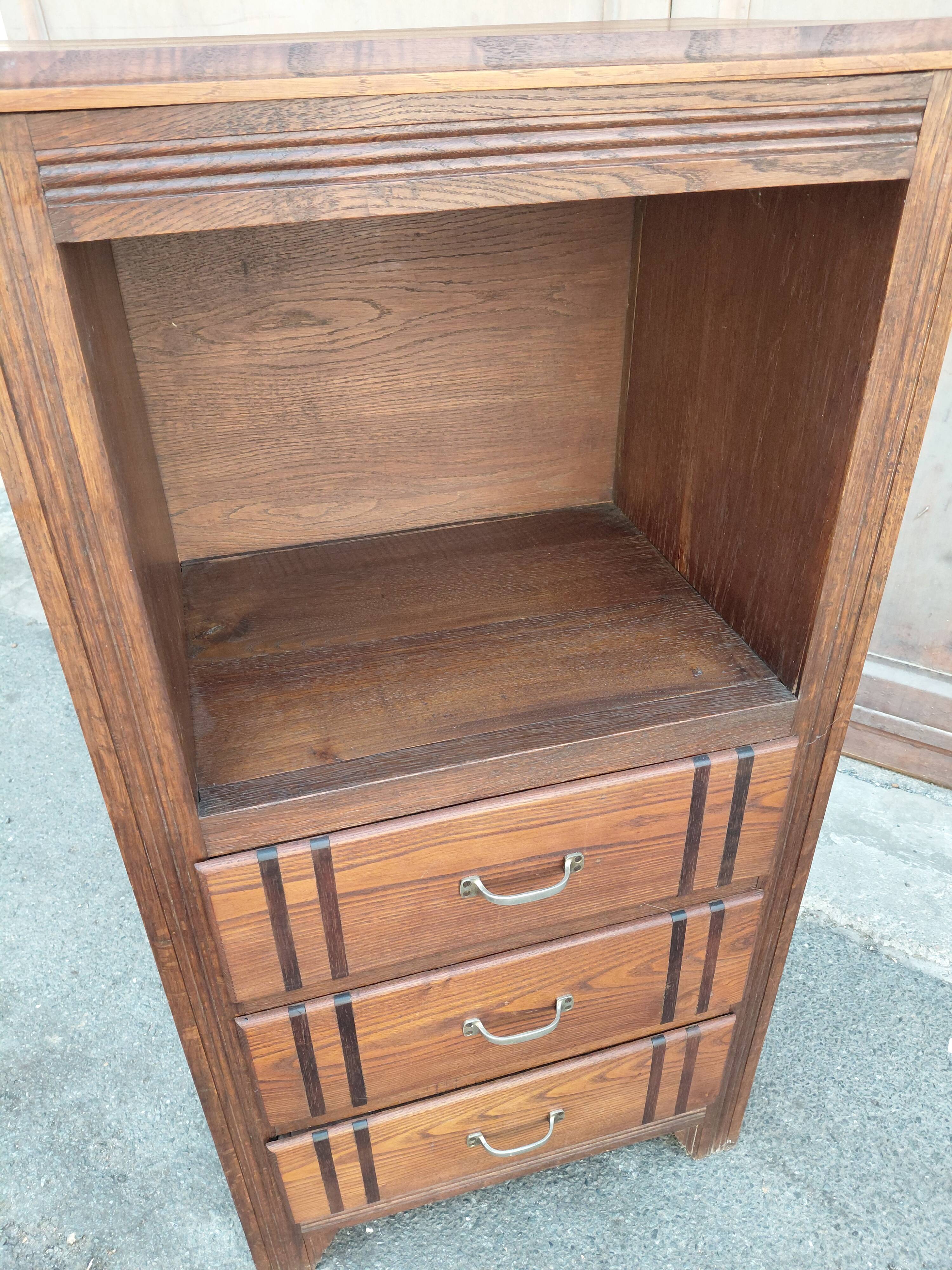 Petit meuble d'appoint,  commode
