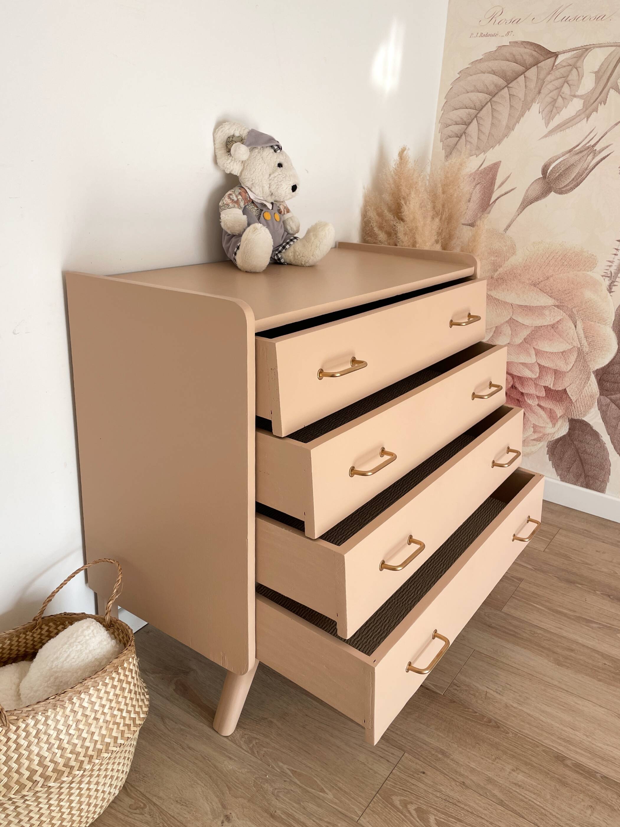 Commode vintage beige rosé