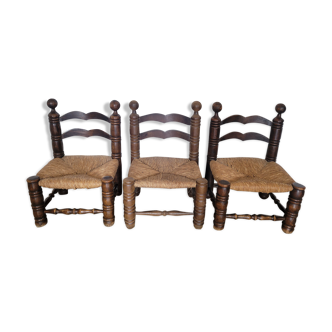 Trio of fireplace chairs in wood and straw