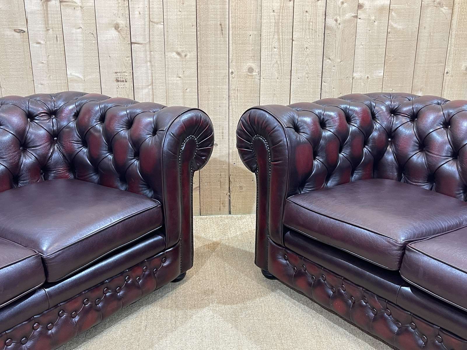 Pair of 2-seater leather Chesterfield sofas from the 1990s by Thomas LLOYD