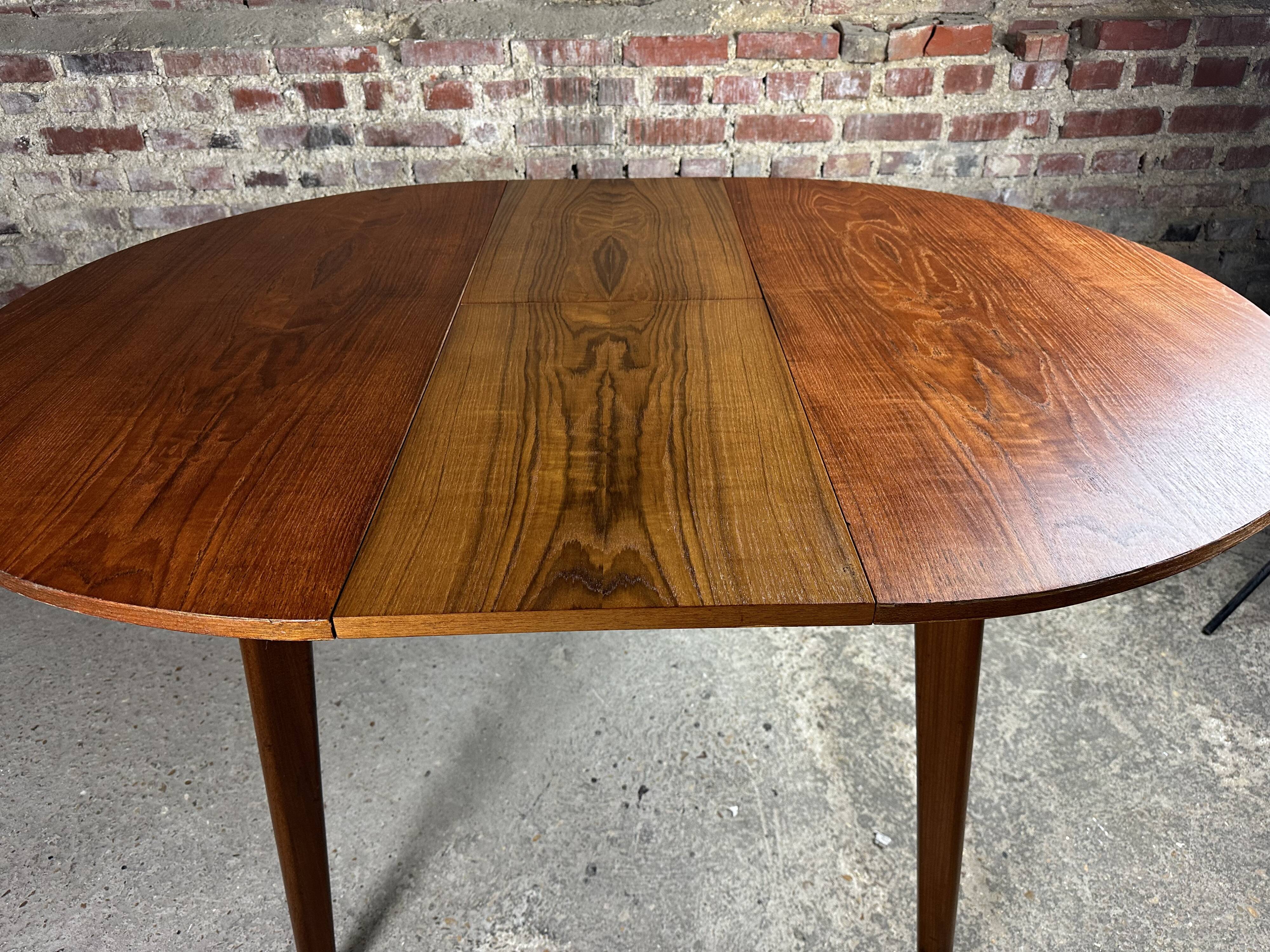 Scandinavian round teak table with integrated extension 70'S