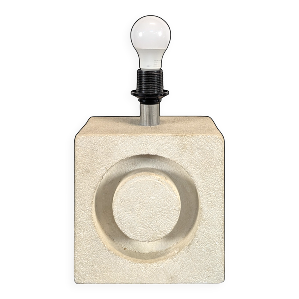 Lampe en pierre du gards d'Albert Tormos — Beyit
