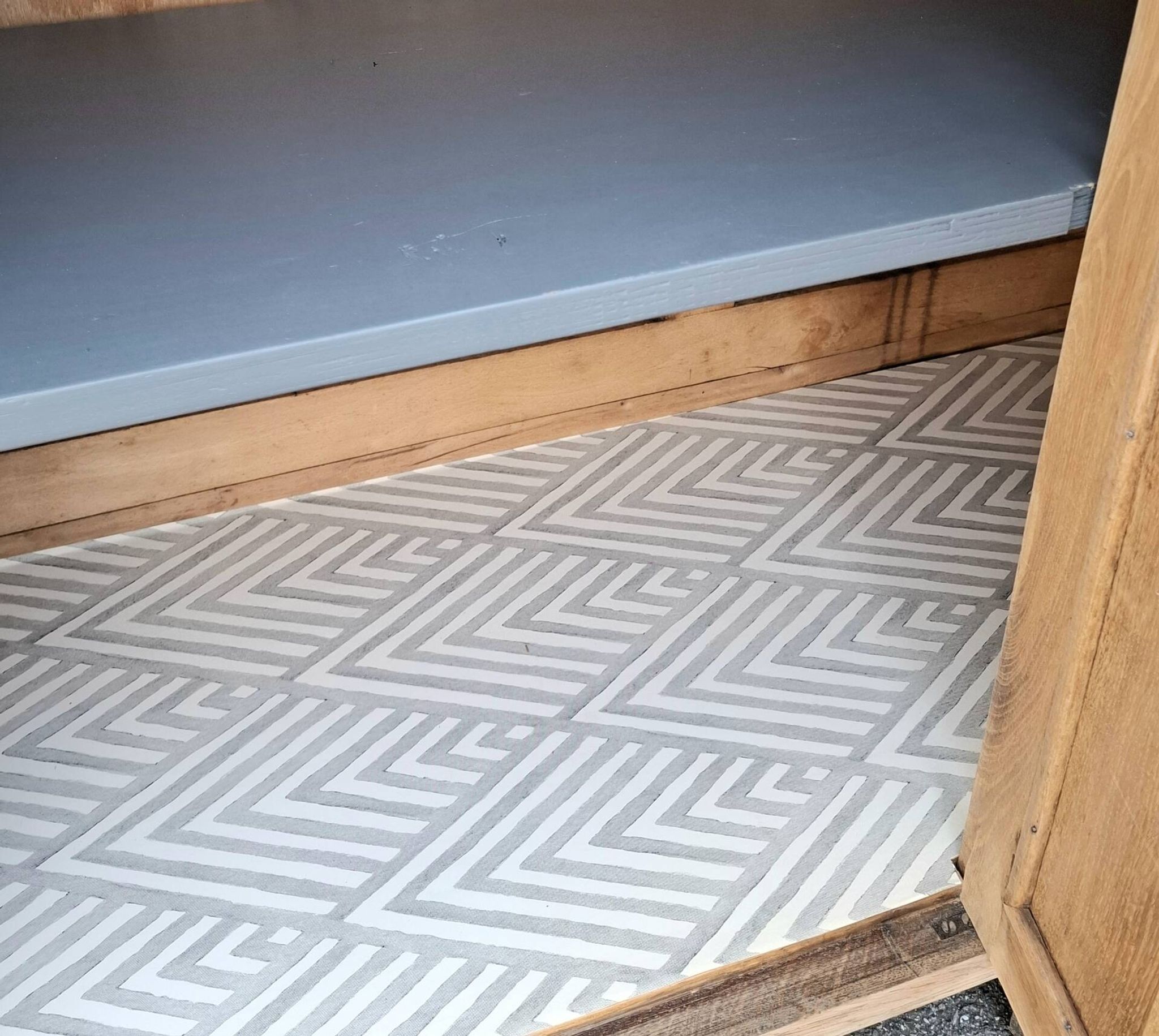 Art Deco buffet in oak and anthracite.