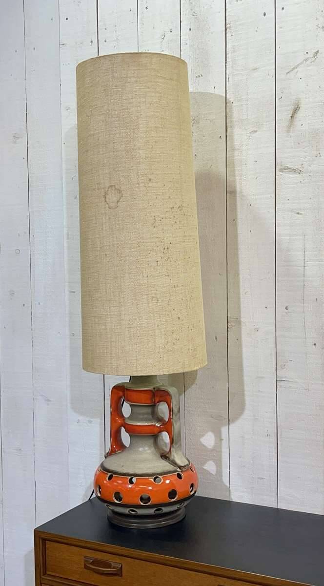 Lampe germany des années 70 avec son abat-jour d'époque