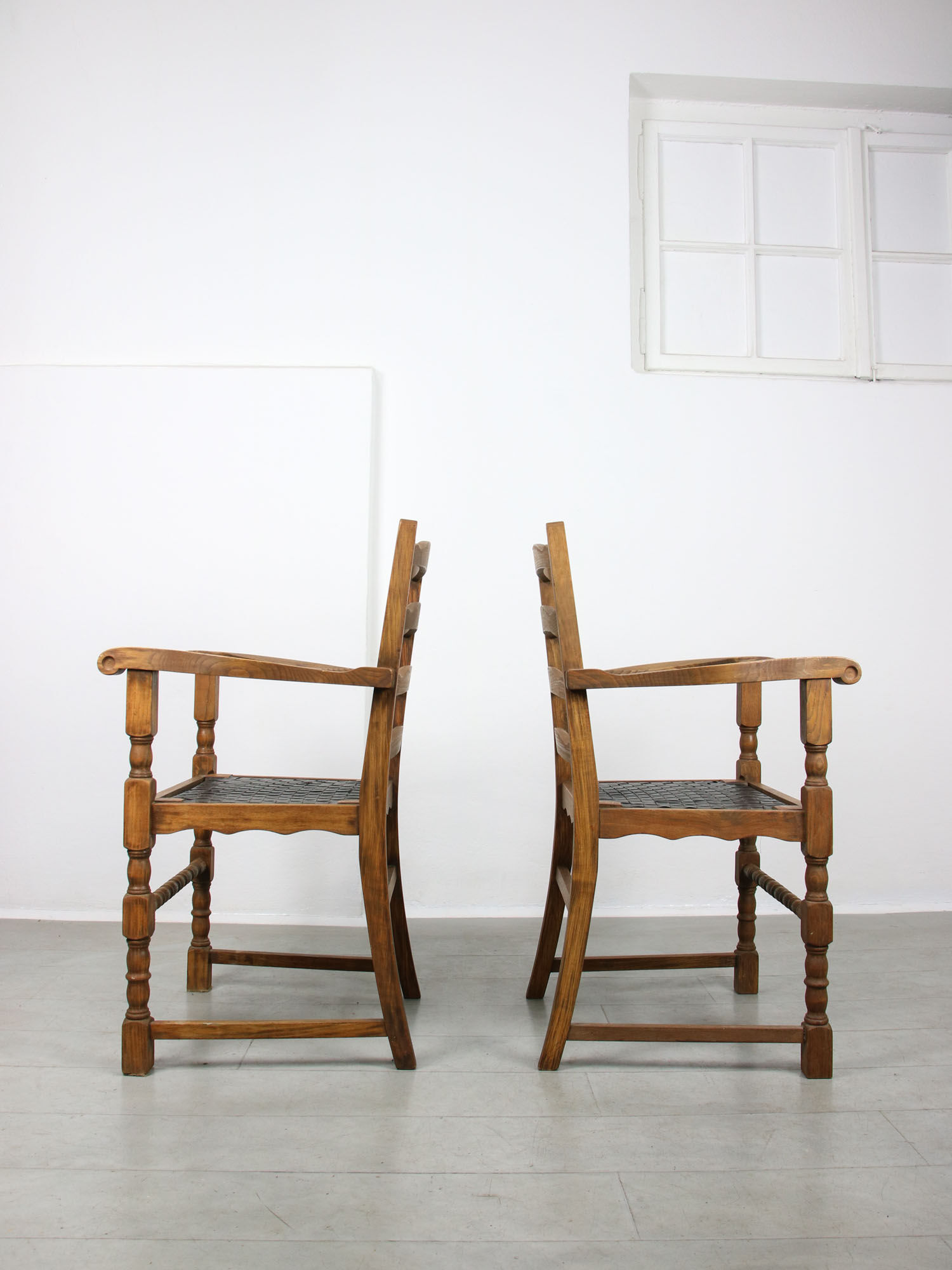 Chaises médiévales vintage en chêne, lot de 4