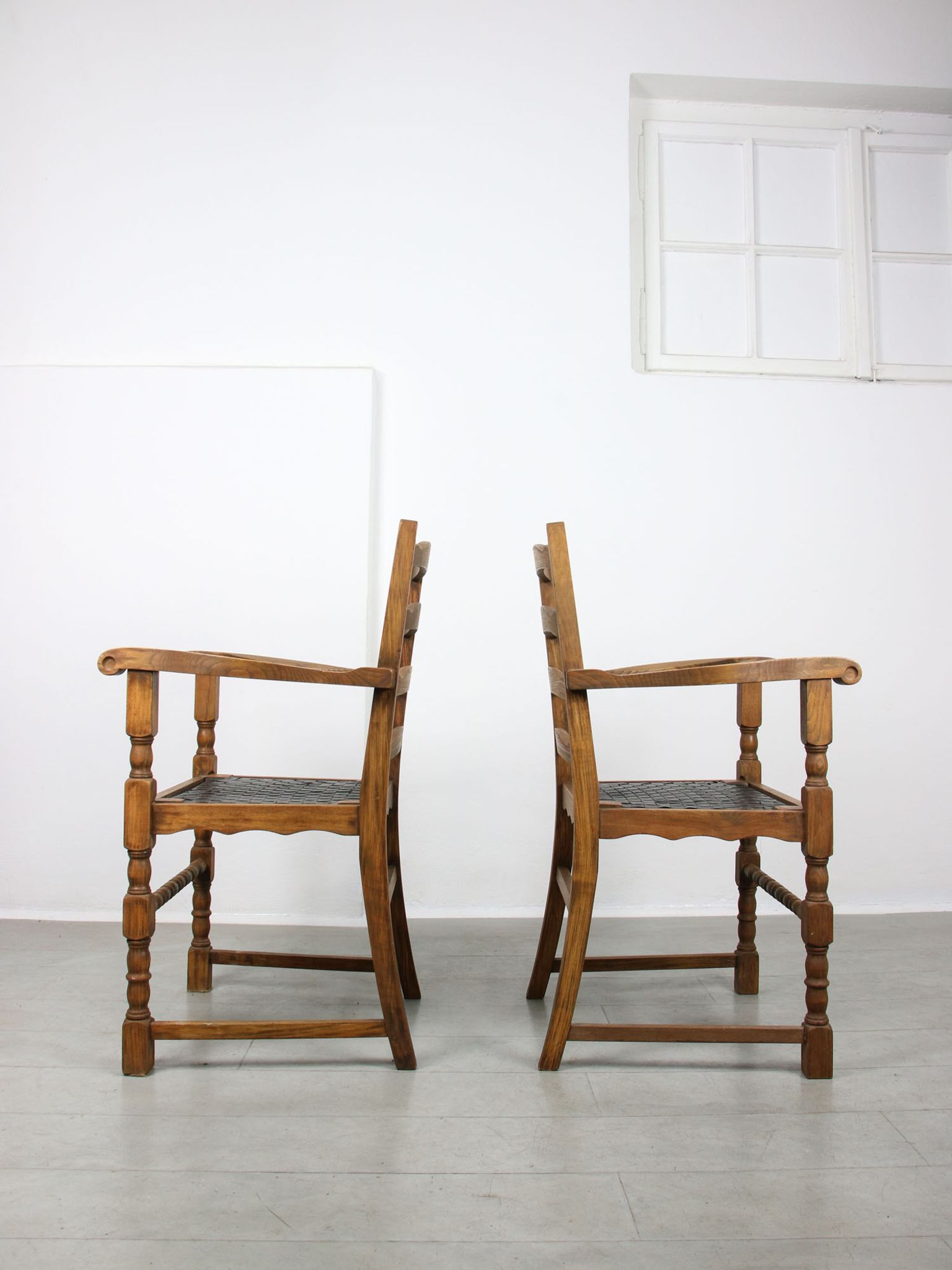 Chaises médiévales vintage en chêne, lot de 4