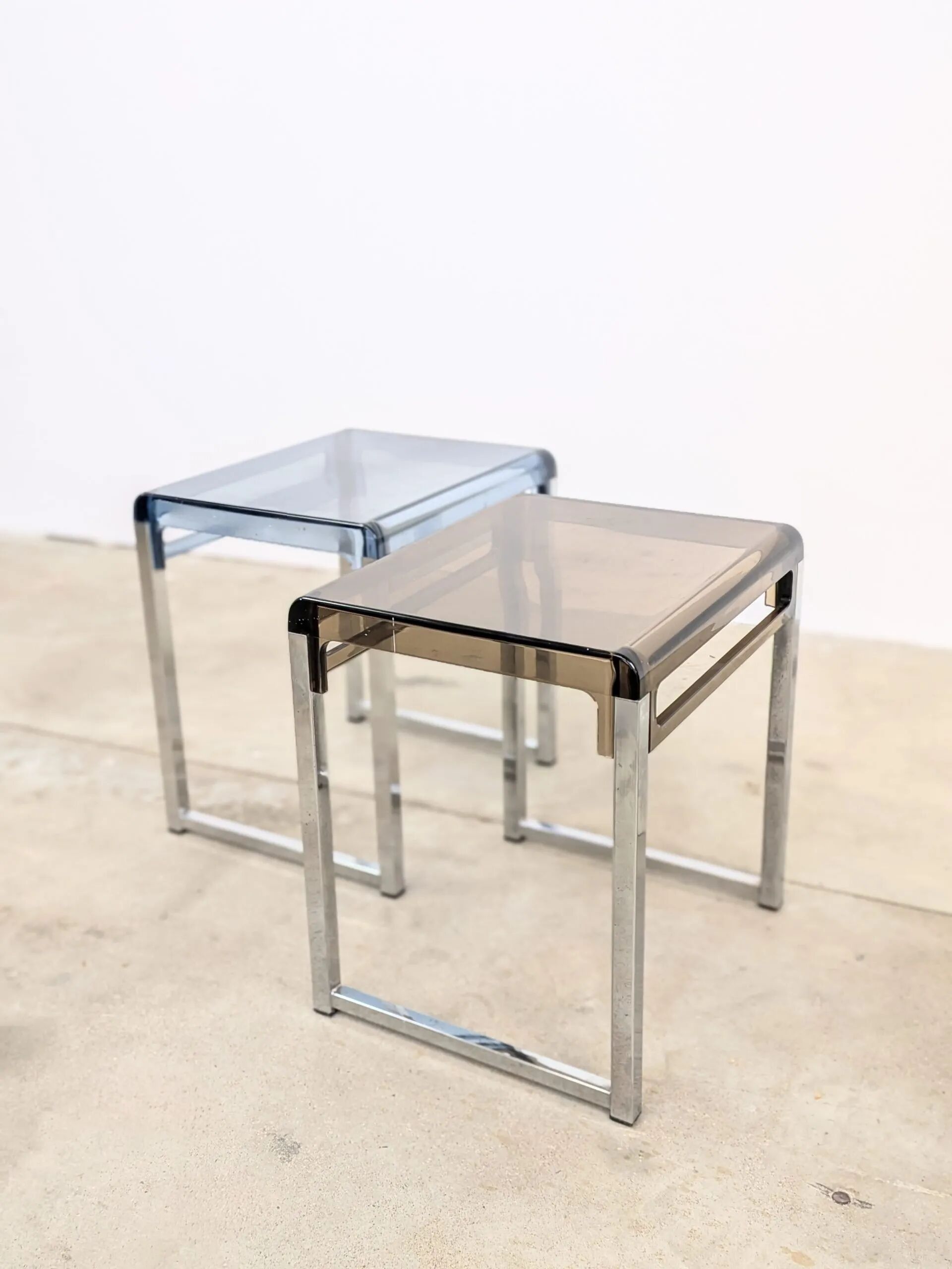 Lot de 2 tables d’appoint Marc Berthier années 60