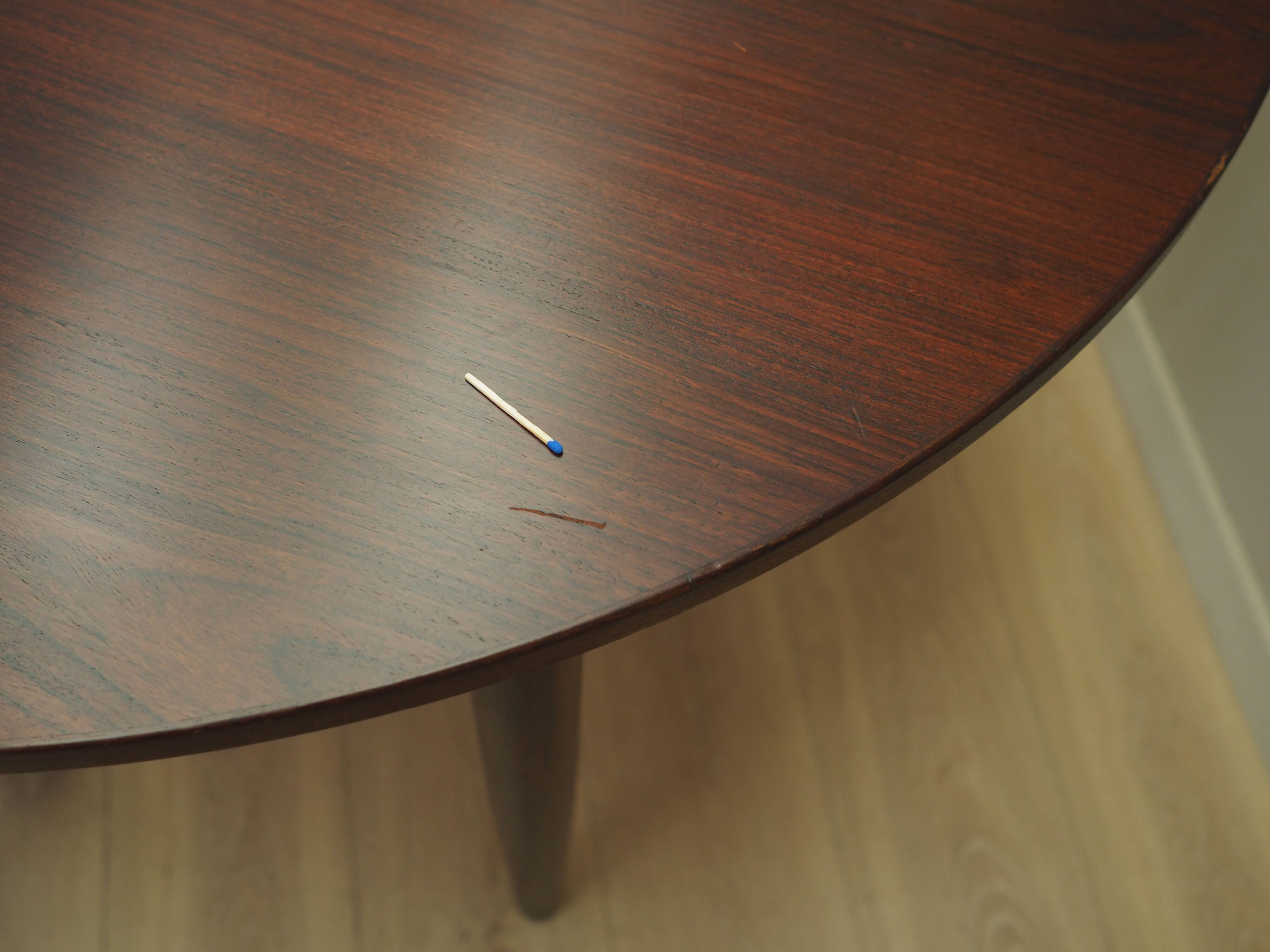 Table ronde en palissandre, design danois, années 1970, production : Danemark