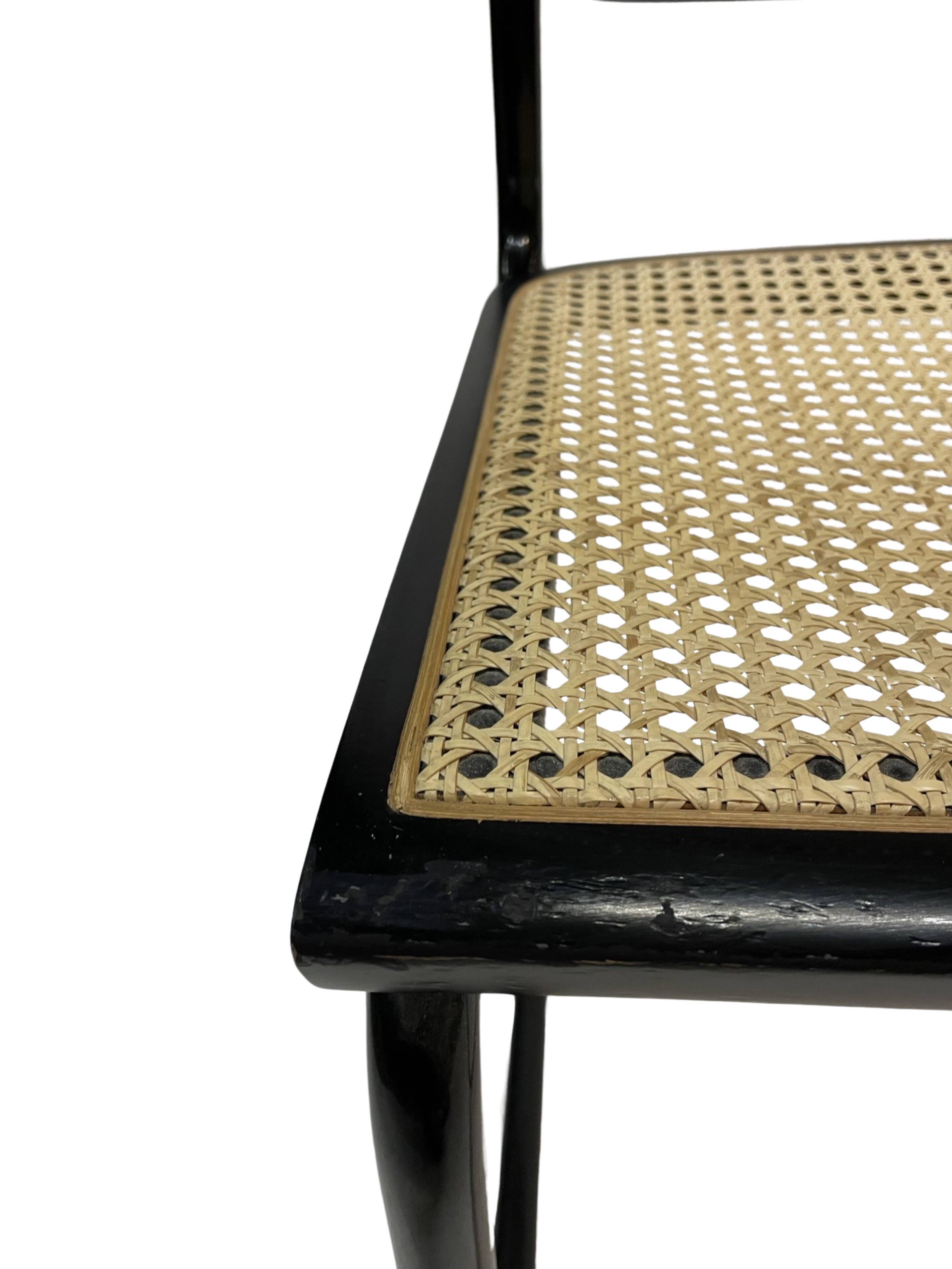Chaise design Cesca modèle B32 en noir - structure noire