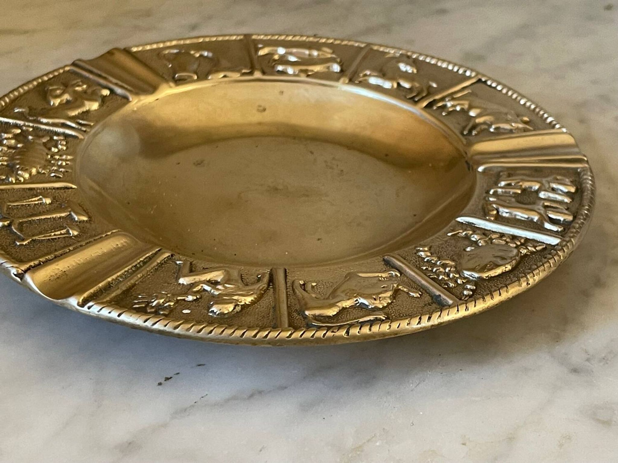 Cendrier horoscope en bronze doré vintage