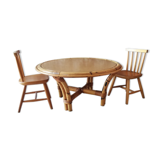 Rattan coffee table and its 2 vintage chairs