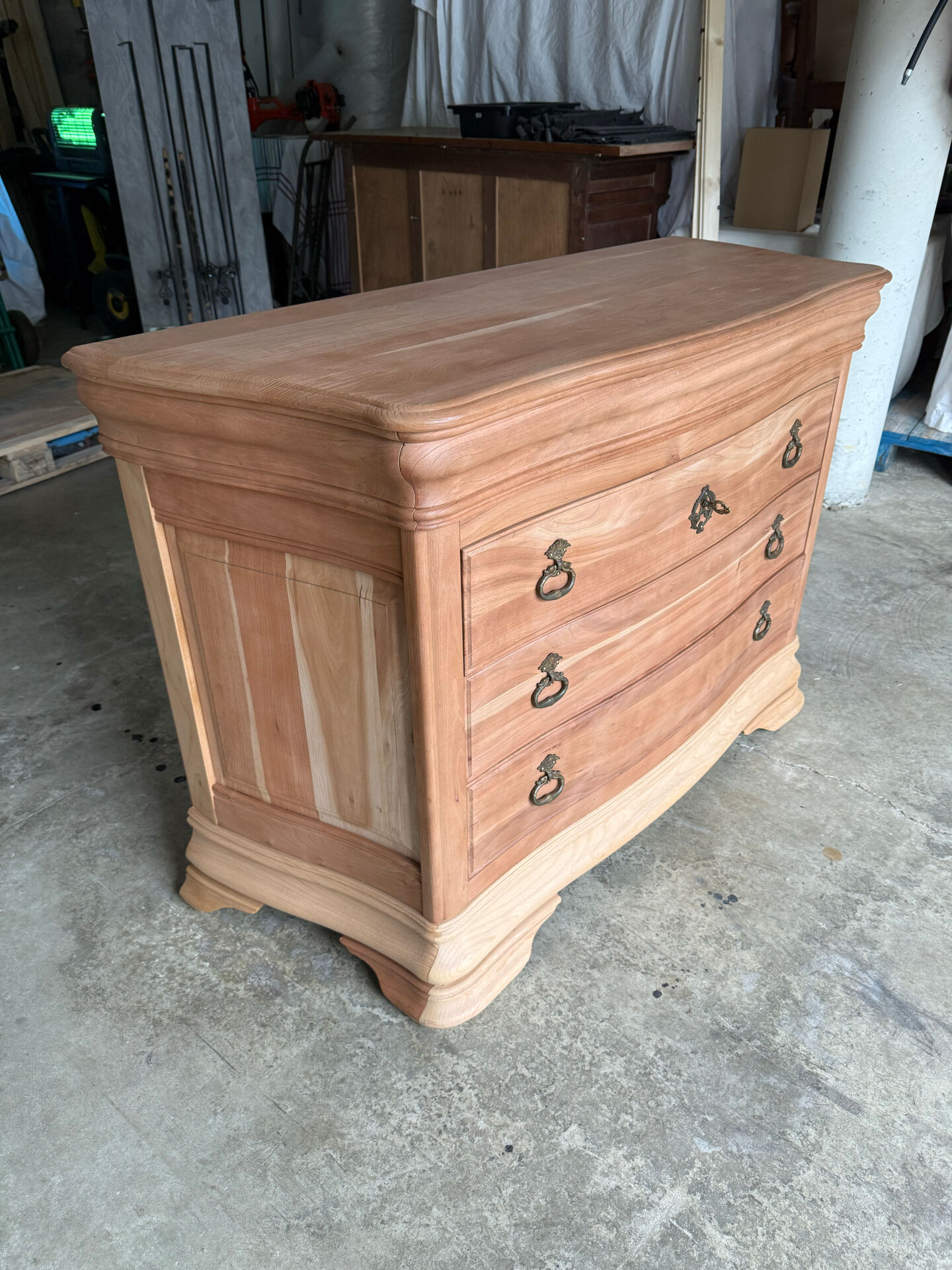 Chest of drawers