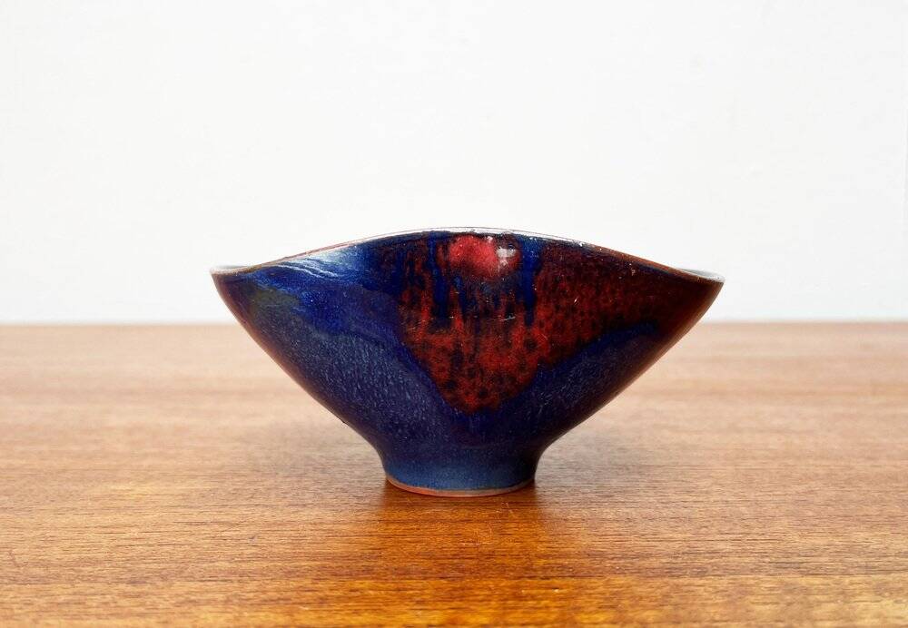 Mid-century German studio pottery bowl by Rainer Doss, 1960s.