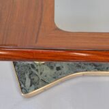 Table à manger italienne du milieu du siècle en acajou, laiton, marbre.