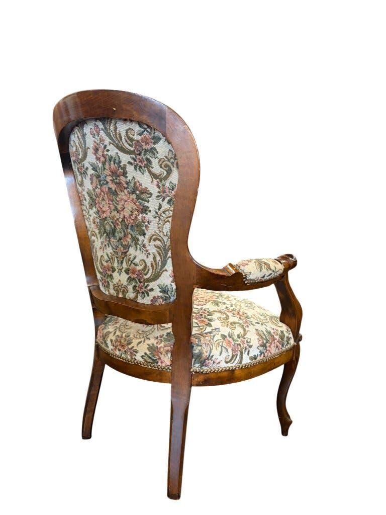 Vintage baroque armchair/seat/chair with floral pattern