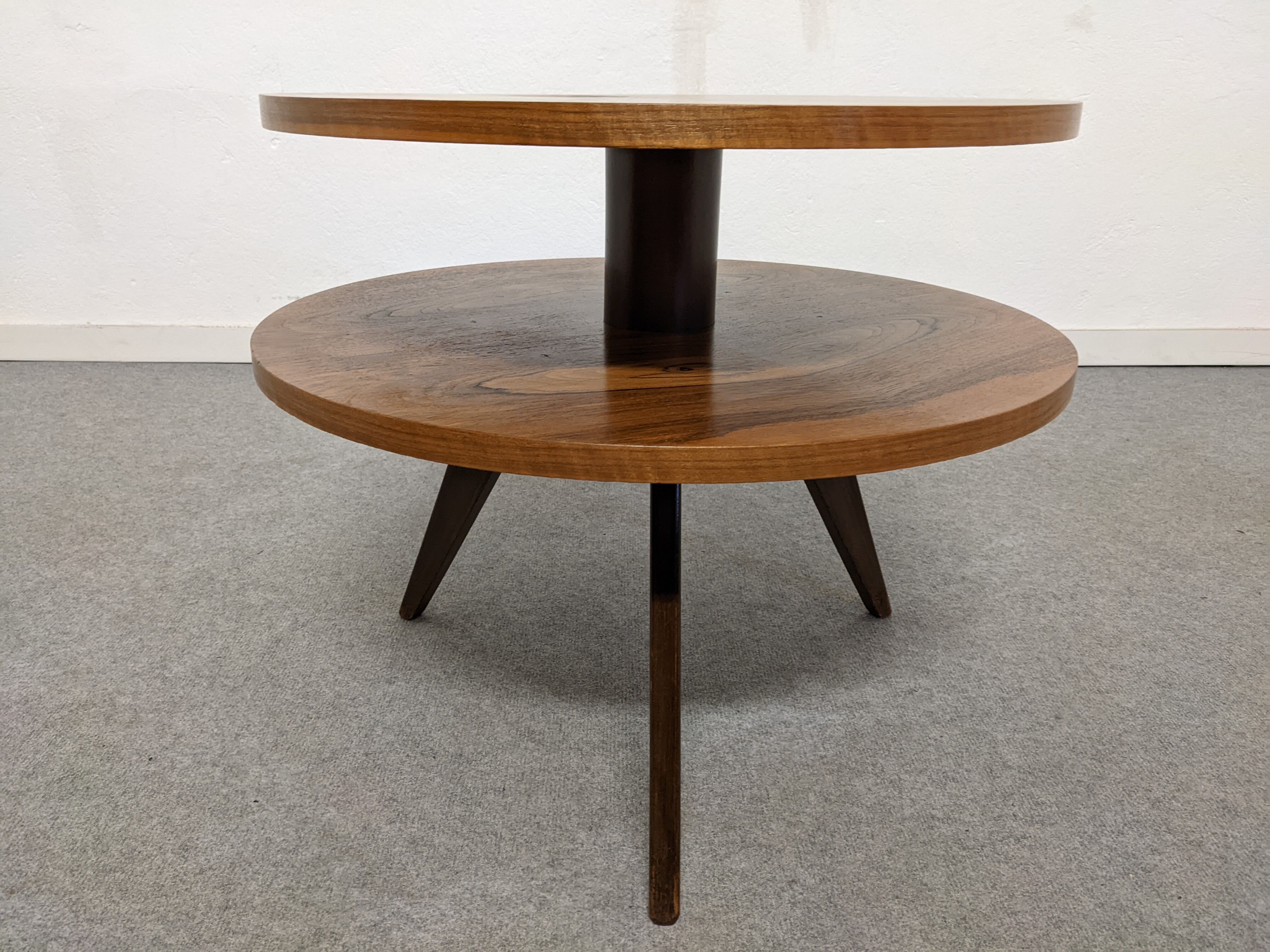 Round tripod coffee table from the 50s/60s