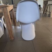 10 white chairs in the style of Verner Panton