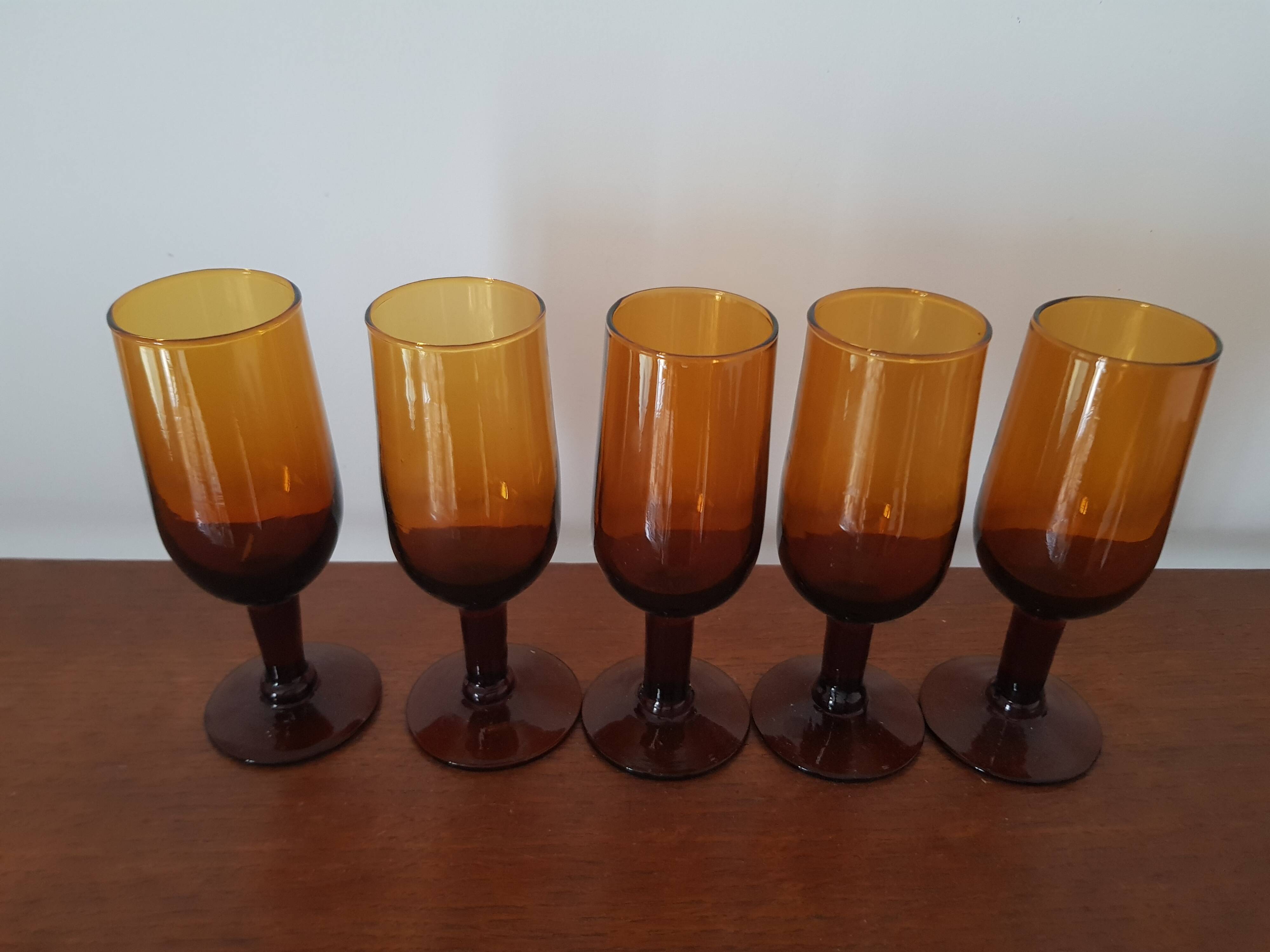 Set of 5 amber stemmed glasses