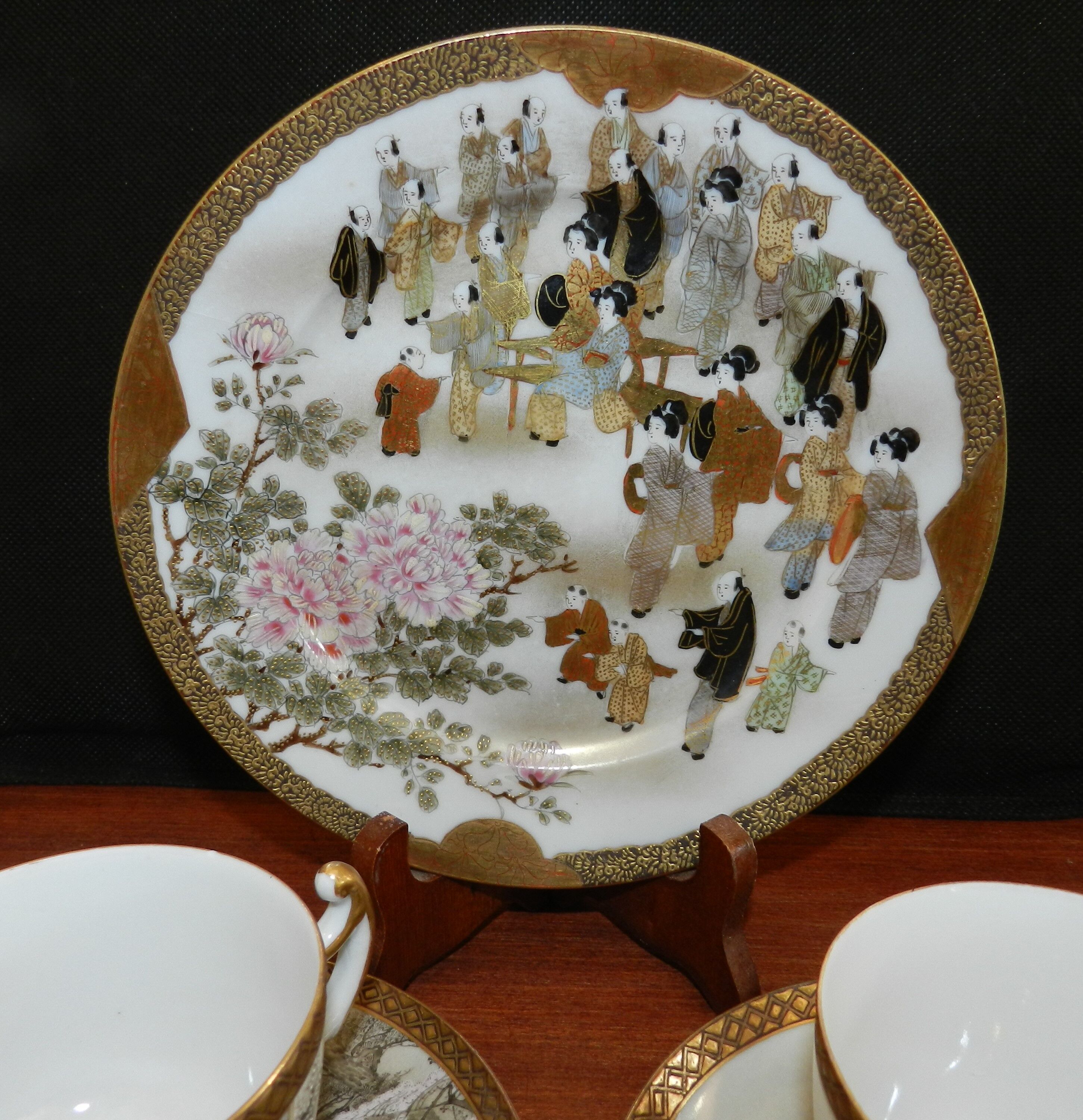 Set of 3 pieces head to head in fine Chinese porcelain with decoration scenes of Palace