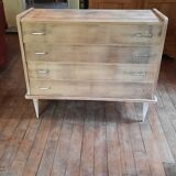 Spindle foot chest of drawers