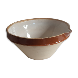 Large verned sandstone bowl or terrine with spout