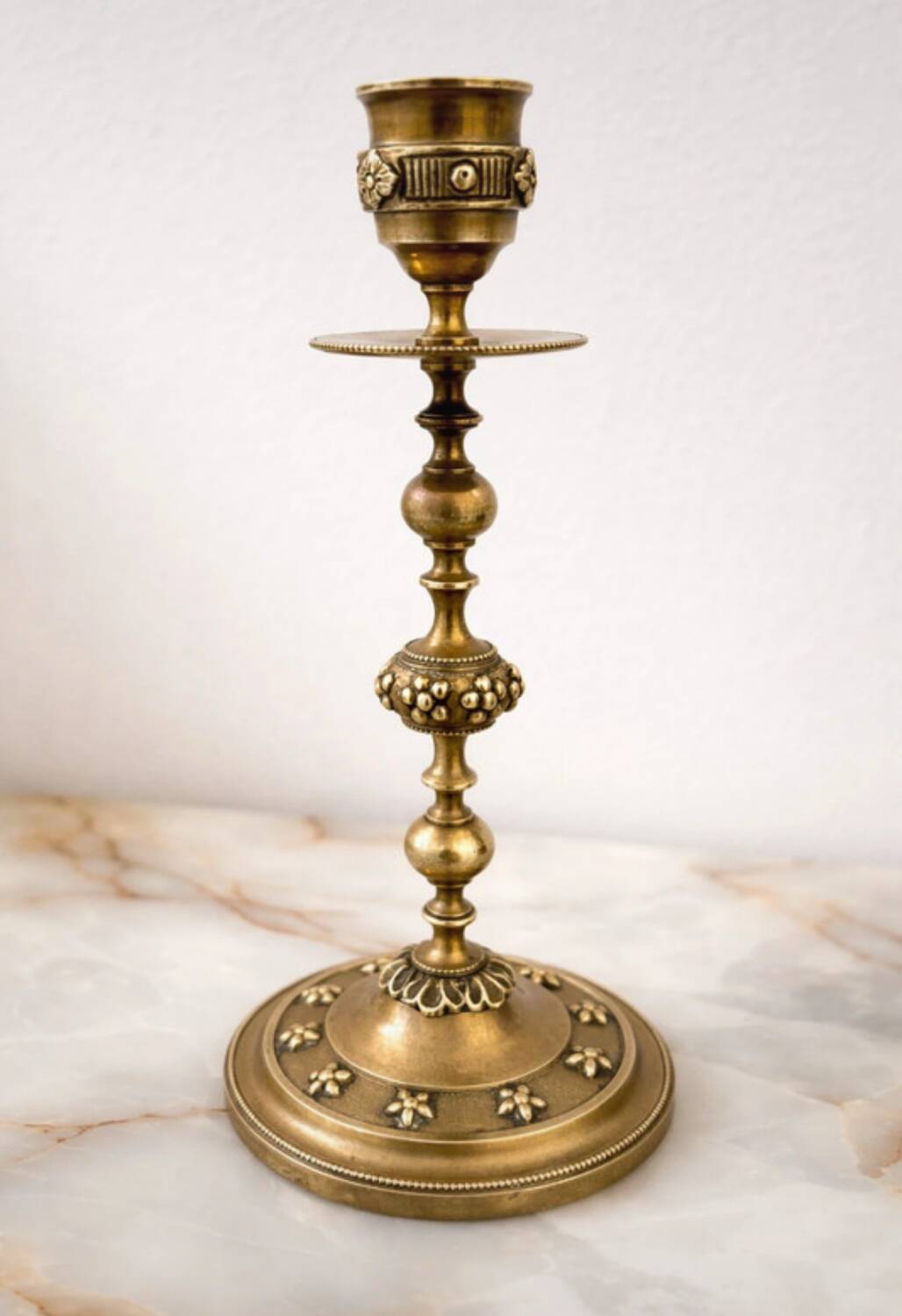 Bougeoir vintage en laiton doré – décor floral – très bon état
