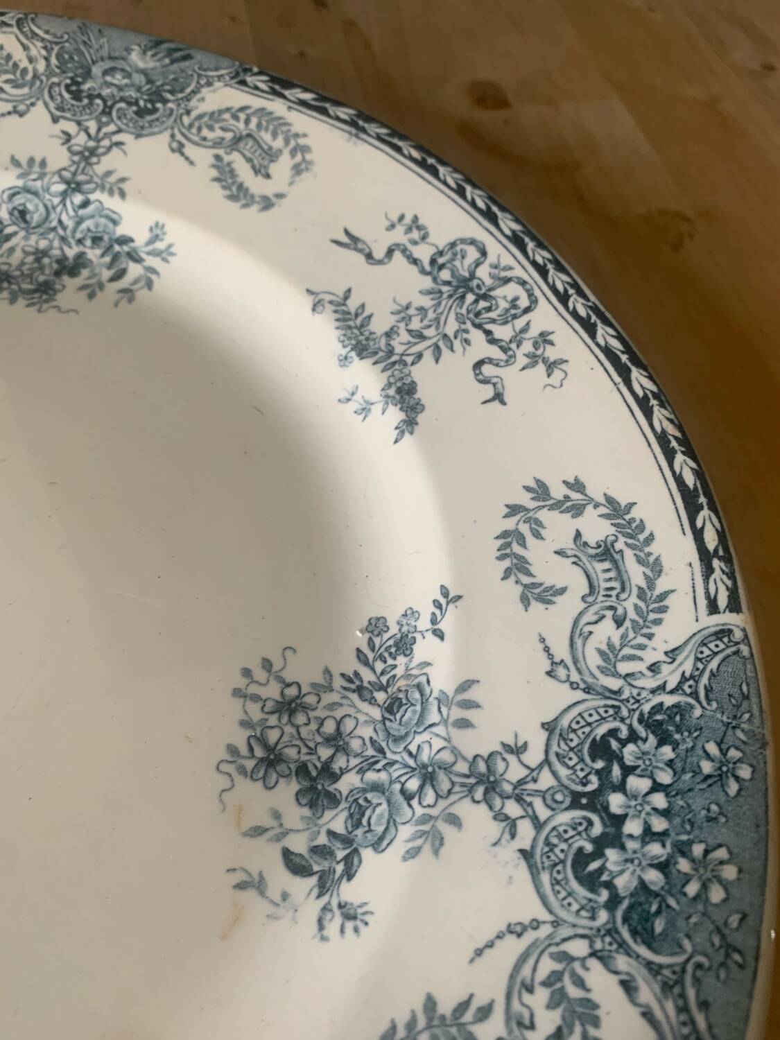 Large round iron earth Longwy dish, Fontainebleau model