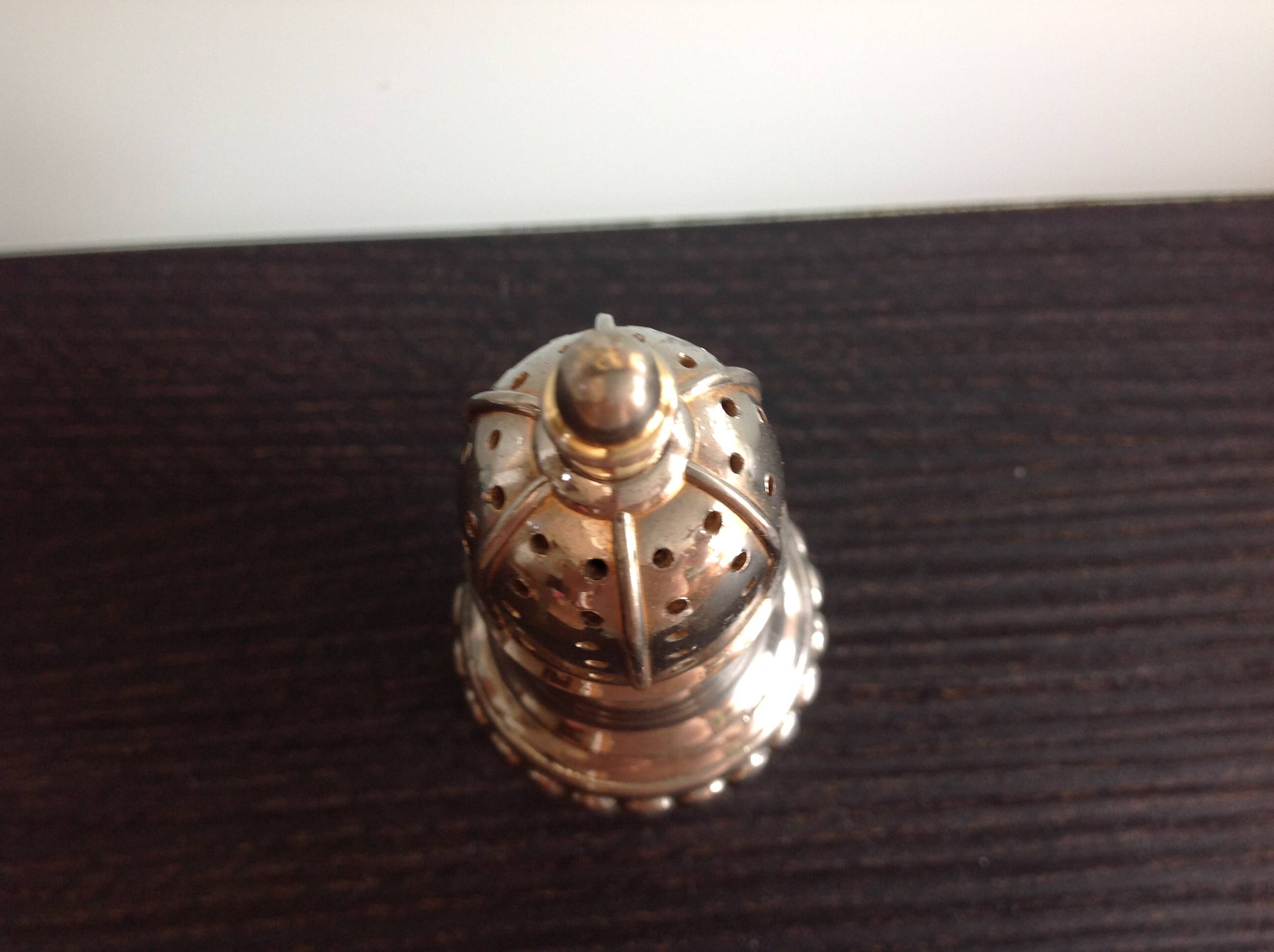 Silver metal salt shaker / 60s-70s