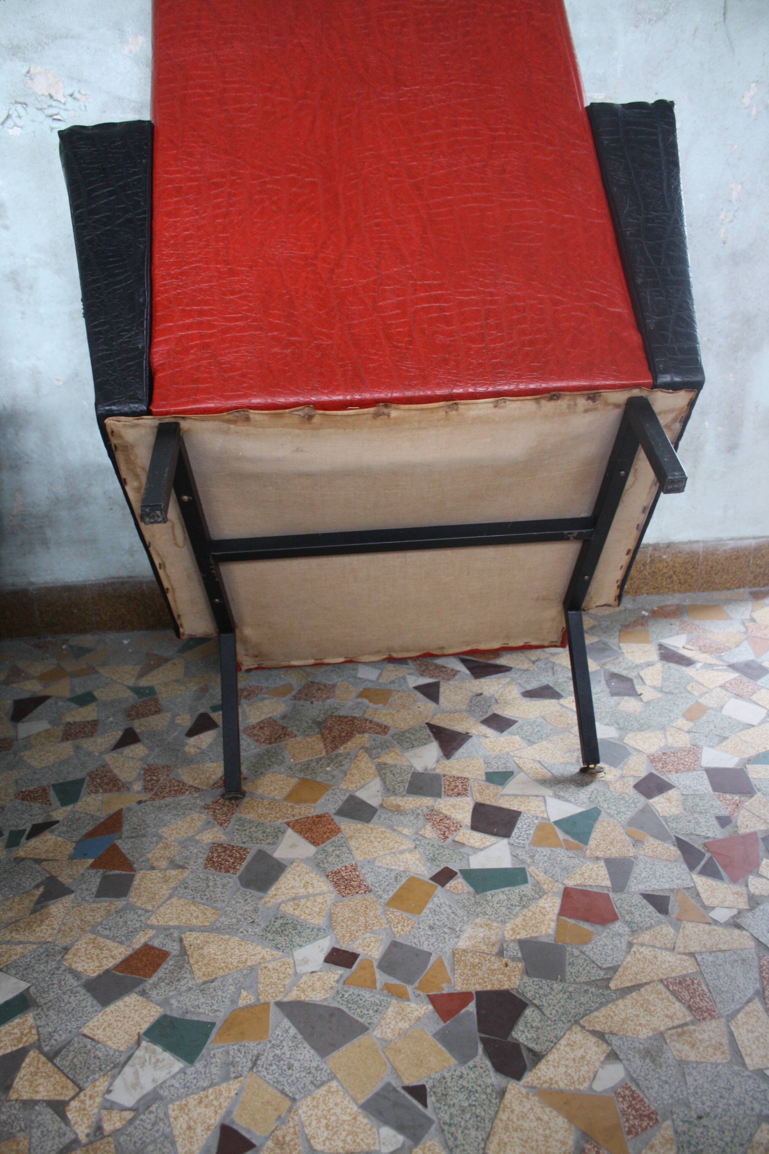 3-seater sofa and 2 rockabilly chairs in red and black skai